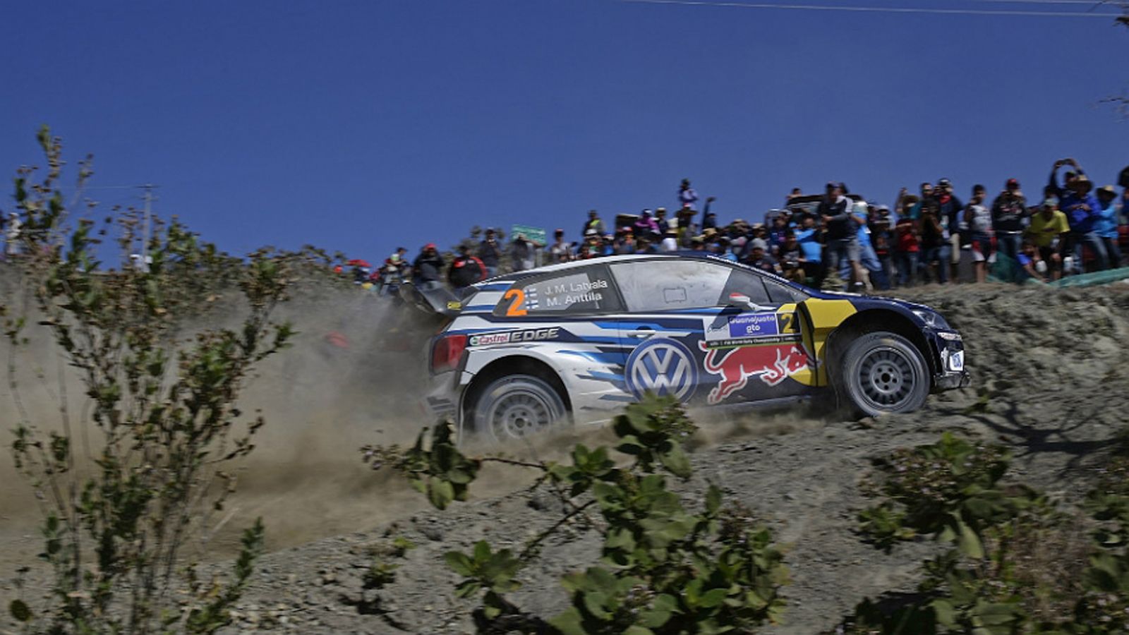 Ο Latvala κέρδισε εχθές με το Volkswagen Polo R και τις έξι χωμάτινες διαδρομές, αυξάνοντας έτσι τη διαφορά του από τον πρωταθλητή Ogier, στο 1 λ. και