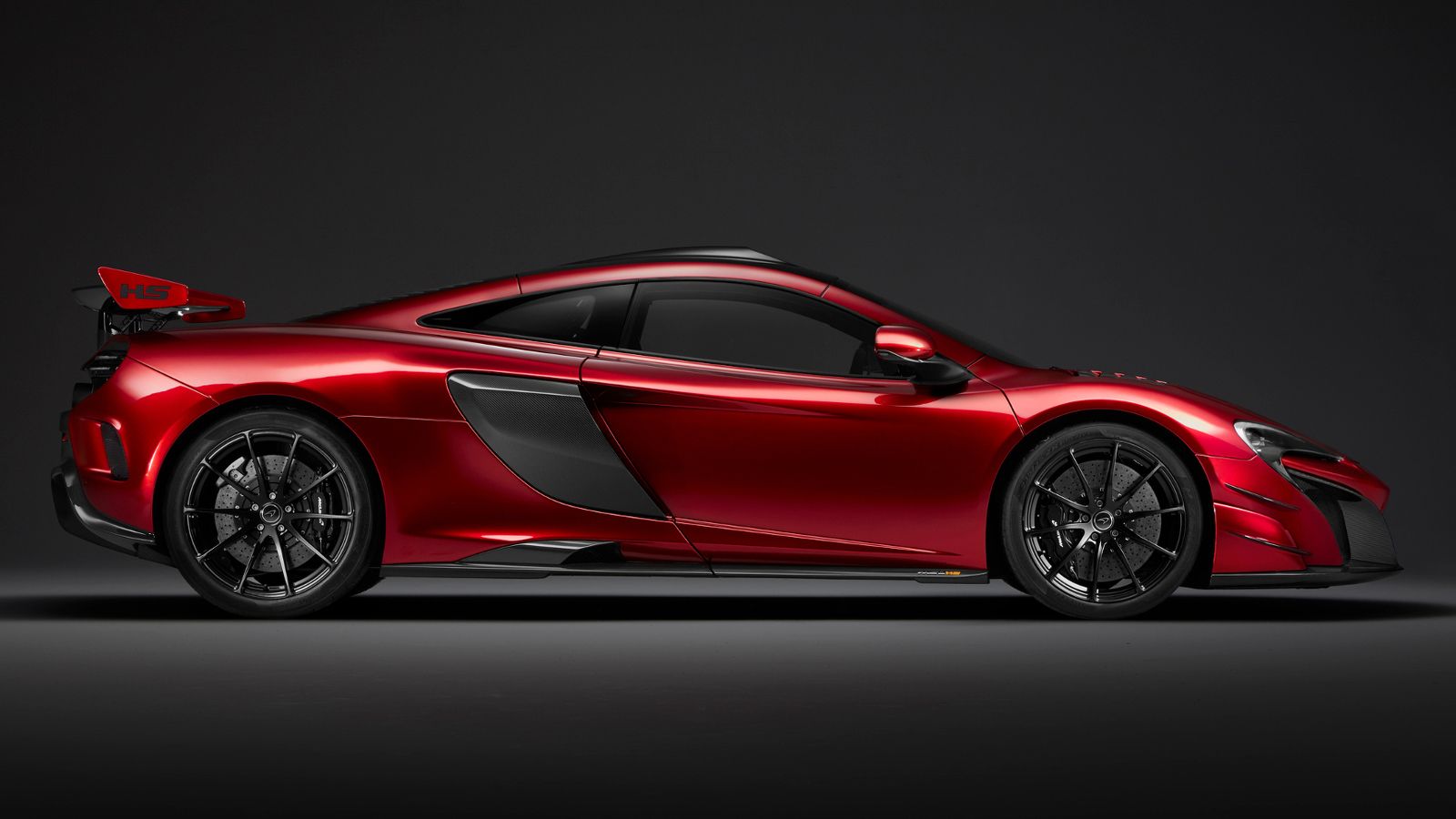 Στην McLaren MSO HS, ο twin-turbo V8 κινητήρας M838TL αποδίδει 688 άλογα ισχύος και 700 Nm ροπής, διαθέσιμα από τις 3.000 ως τις 7.000 σ.α.λ. 