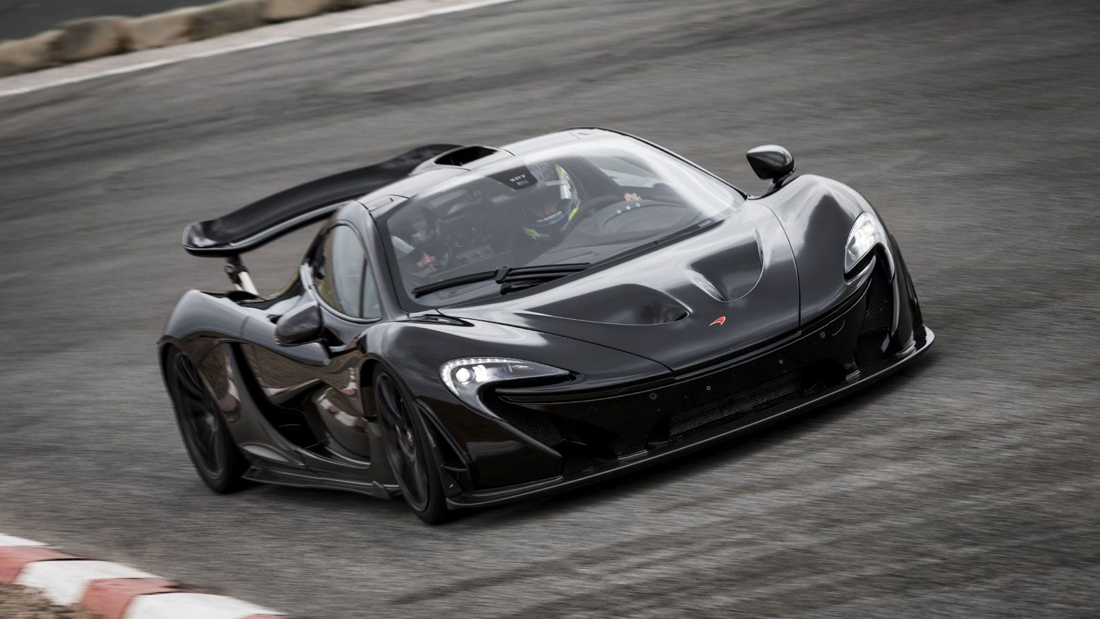 Η McLaren προχώρησε στην ανάκληση 122 Ρ1 στις Η.Π.Α. Πιο συγκεκριμένα ανακάλεσε τα μοντέλα που έχουν κατασκευαστεί από τον Μάρτιο του 2013, έως και τι