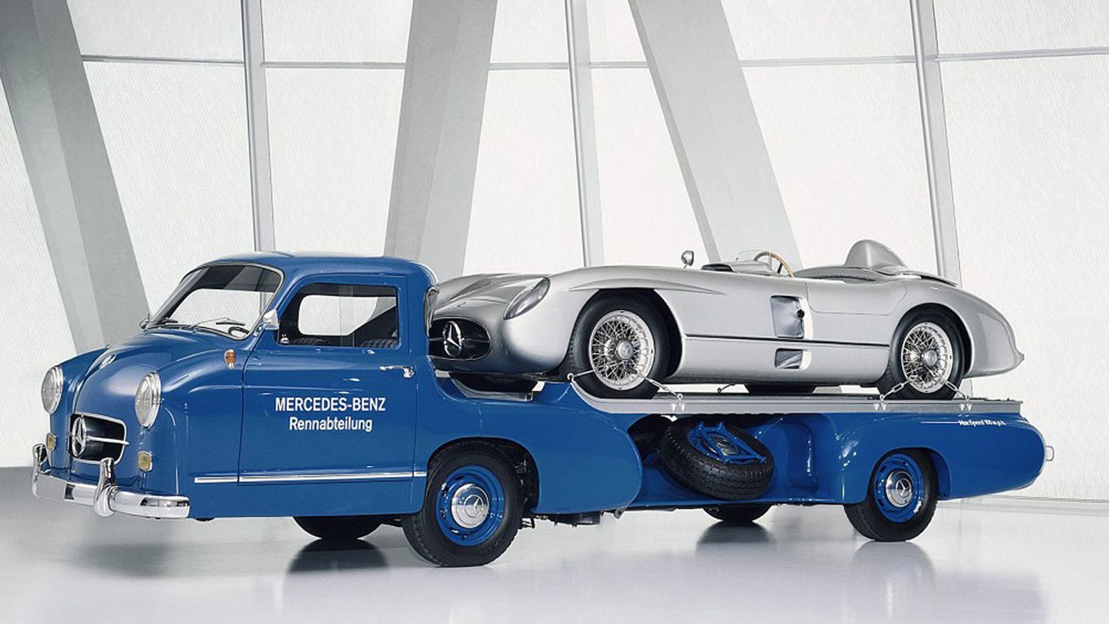 Το ιδιόμορφο αγωνιστικό όχημα της Mercedes απέδιδε 189 ίππους και είχε τελική ταχύτητα 171 χλμ./ώρα