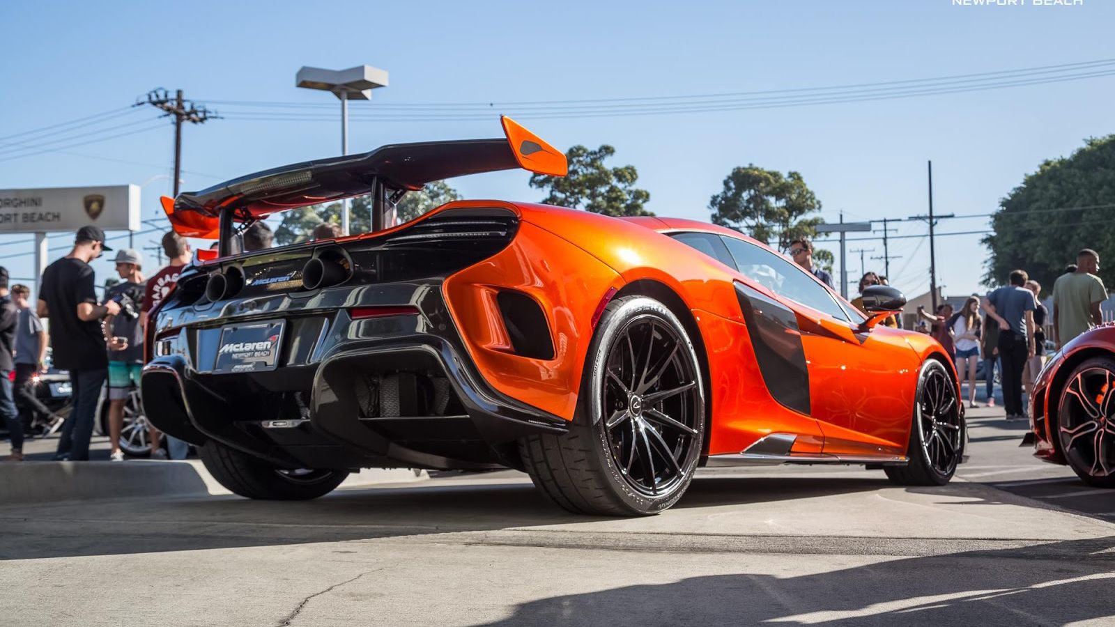 Το νέο σύστημα εξάτμισης είναι βαμμένο στο χέρι και προσφέρει καλύτερη ροή του αέρα, ενώ το νέο αεροδυναμική bodykit παράγει 220 κιλά κάθετης δύναμης 