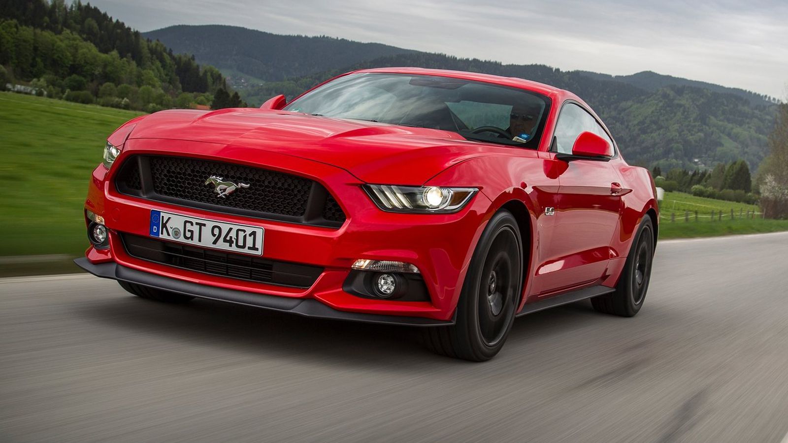Η Ford Mustang ήταν για το 2015 το sports coupe όχημα με τις περισσότερες πωλήσεις και το μοναδικό που έσπασε το φράγμα των 100.000 πωλήσεων.