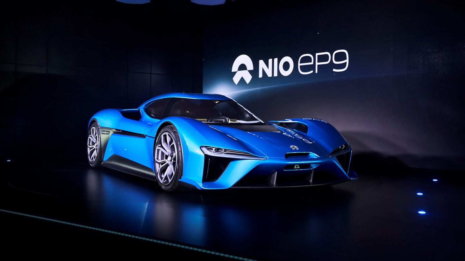 Η NextEV παρουσίασε επισήμως σήμερα το NIO EP9, το πρώτο της ηλεκτρικό hypercar, το οποίο δικαιούται να υπερηφανεύεται πως είναι το ταχύτερο ηλεκτρικό