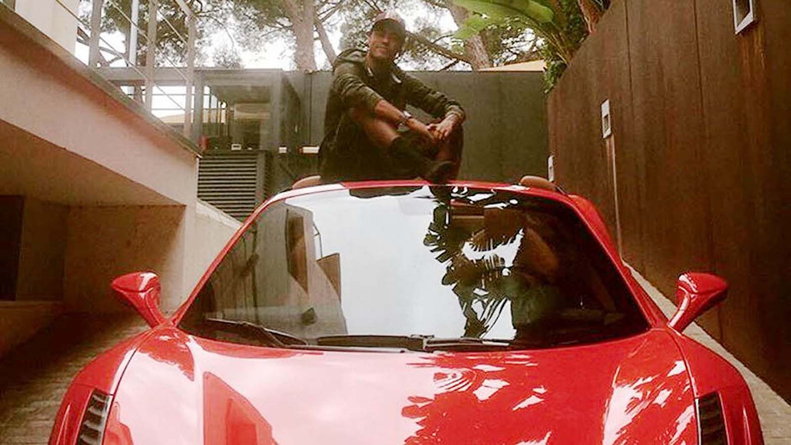 Ένα παιδικό του όνειρο κατάφερε να κάνει πραγματικότητα ο άσος της Barcelona, Neymar, αγοράζοντας την Ferrari 458 Spider.