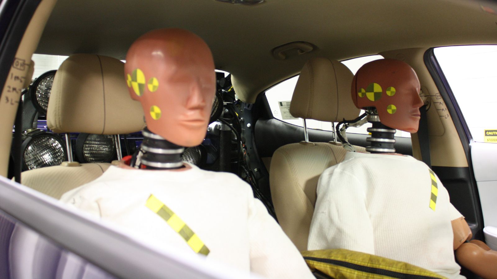 Όσο δυσκολεύουν τα τεστ πρόσκρουσης τόσο ασφαλέστερα αυτοκίνητα παράγονται. 