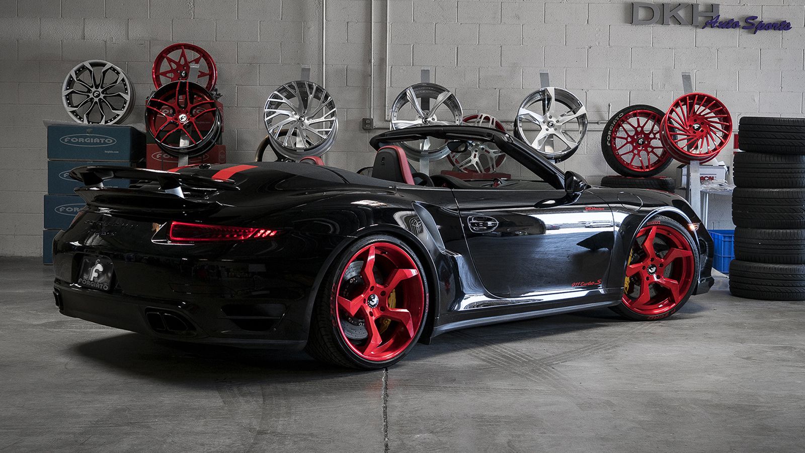 Δείτε μια Porsche 911 Turbo S Cabriolet που εξοπλίζεται με μια τετράδα τροχών Forgiato 2.0 Elicia-ECX, το σχήμα των οποίων παραπέμπει στο γνωστό αστέρ