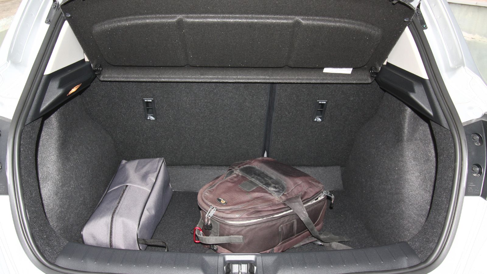 Nissan Pulsar Vs Ford Focus