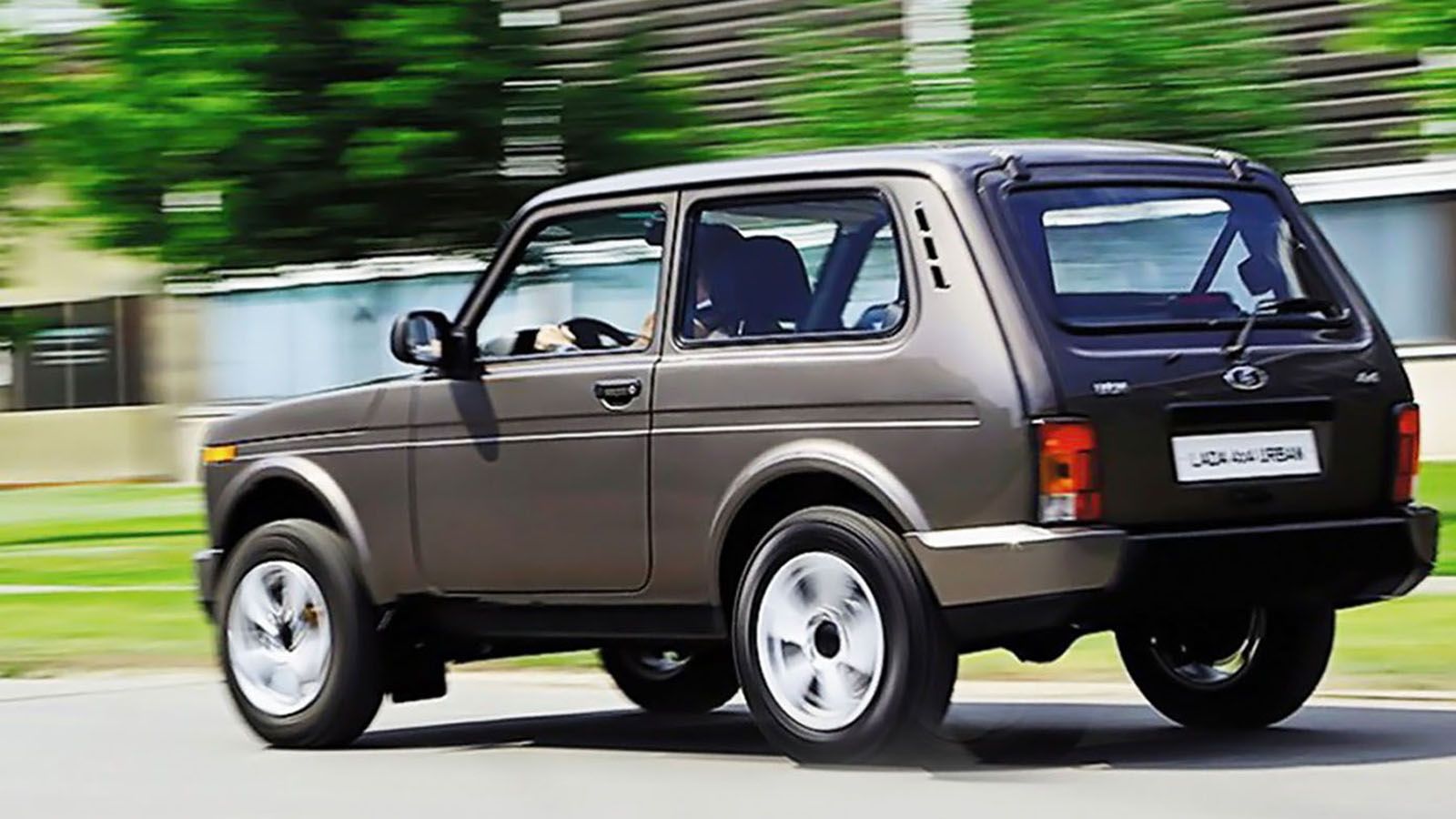 Μέσα στο έτος, το υπάρχον μοντέλο θα δεχτεί περαιτέρω βελτιώσεις, όπως είναι ο ισχυρότερος κινητήρας (άνω των 83 ίππων), το βελτιωμένο κιβώτιο ταχυτήτ