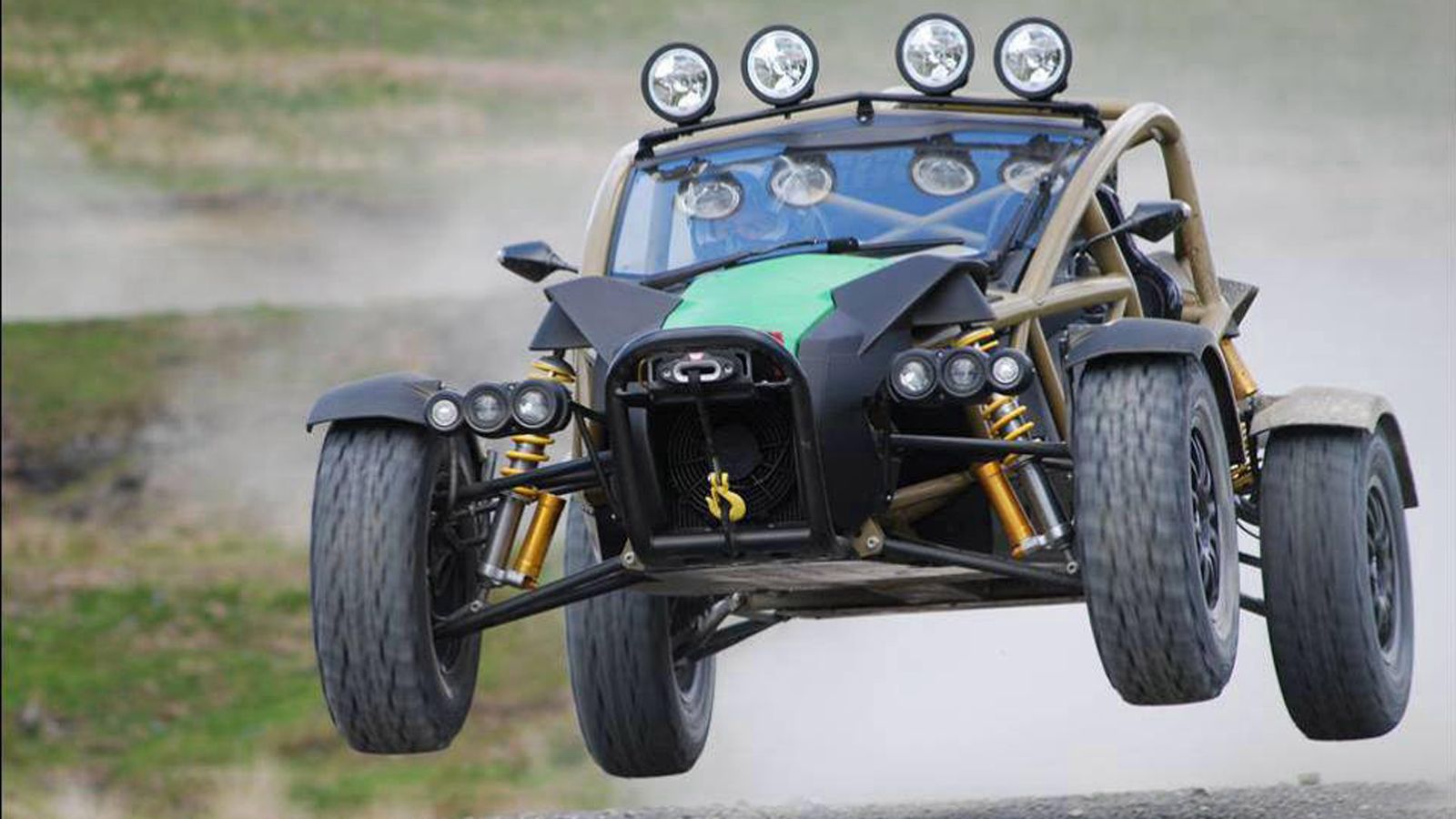 Το off-road Nomad φέρει το ατμοσφαιρικό σύνολο 2.4 iVTEC του Civic. Έχει απόδοση 238 ίππους, μια τιμή που κατόπιν υπερτροφοδότησης, διαμορφώνεται στα 