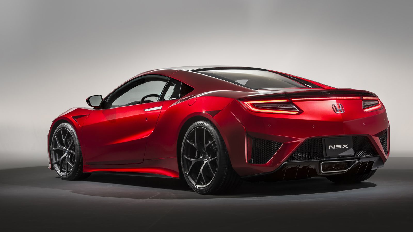 Τον Απρίλιο ξεκινούν οι παραγγελίες για το Honda NSX. Θα πωλείται σε επιλεγμένες αγορές, με τα πρώτα αυτοκίνητα να παραδίδονται στους ιδιοκτήτες τους 
