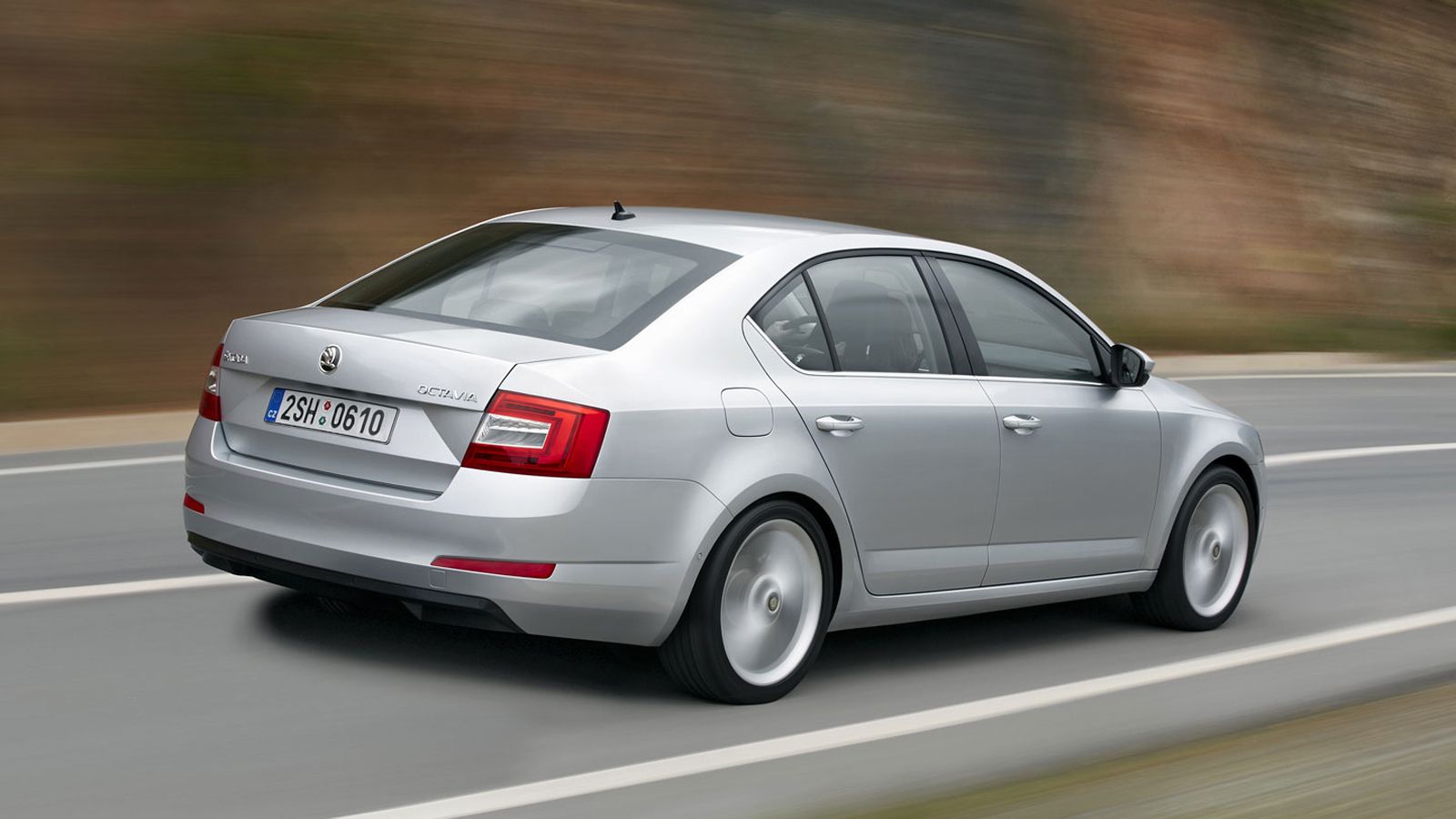 Με το 6άρι μηχανικό κιβώτιο, η Octavia 1.0 TSI χρειάζεται 9,9 δλ. για το 0-100 χλμ./ώρα, ενώ η τελική της ορίζεται στα 202 χλμ./ώρα. Υπάρχει η επιλογή