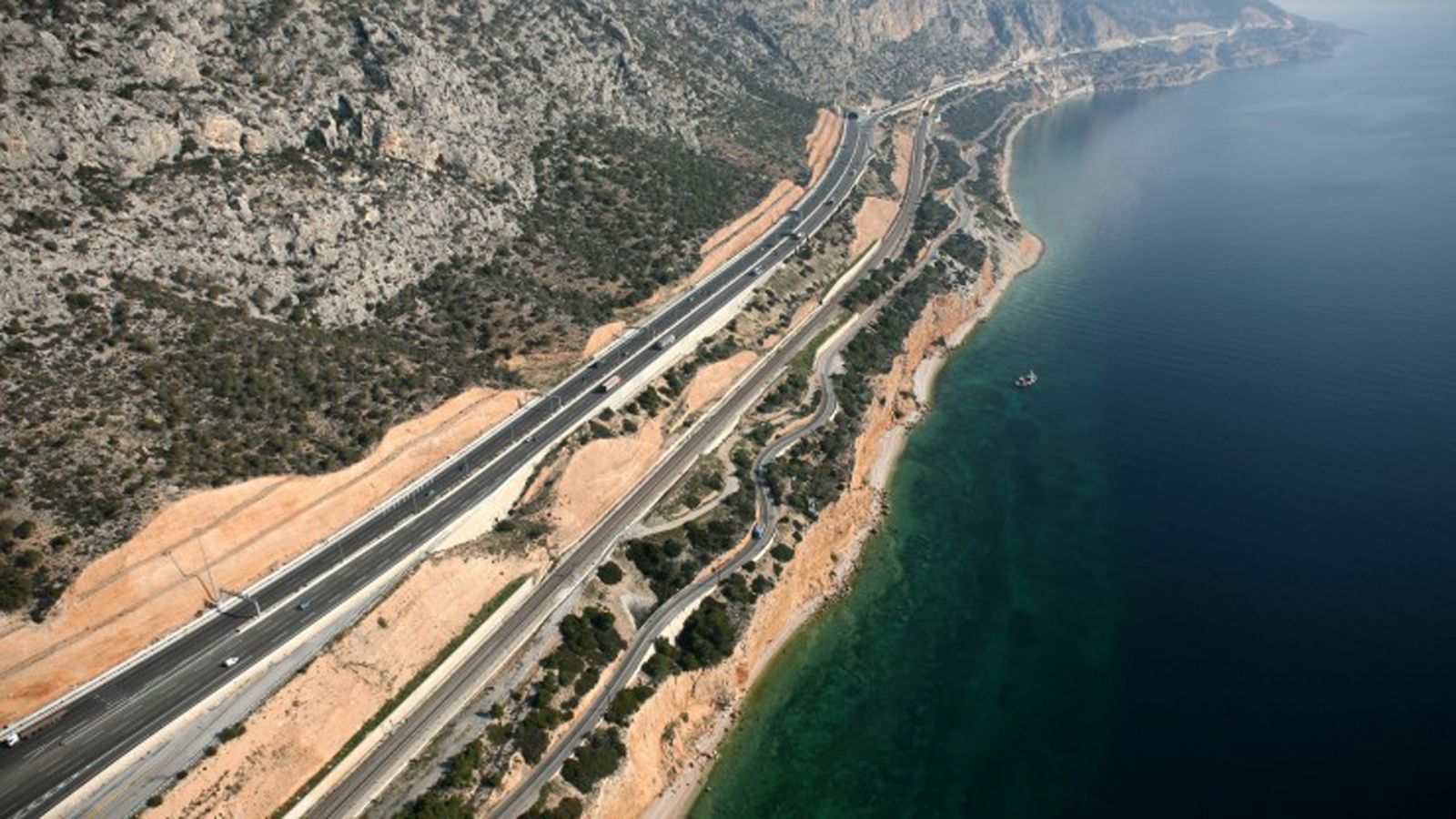Η Ολυμπίας Οδός προχωρά σε κυκλοφοριακές ρυθμίσεις τις επόμενες μέρες, μεταξύ των κόμβων Αγίων Θεοδώρων και Κινέτας, λόγω έργων ασφαλτόστρωσης. 