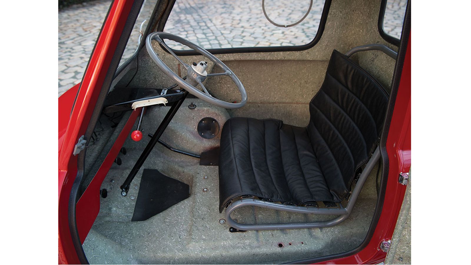 Το Peel P50 κατασκευάστηκε στο Isle of Man σε μόλις 50 αντίτυπα. Το 1964 πουλιόνταν έναντι του ποσού των 199 λιρών Αγγλίας, κάτι που μεταφράζεται σήμε