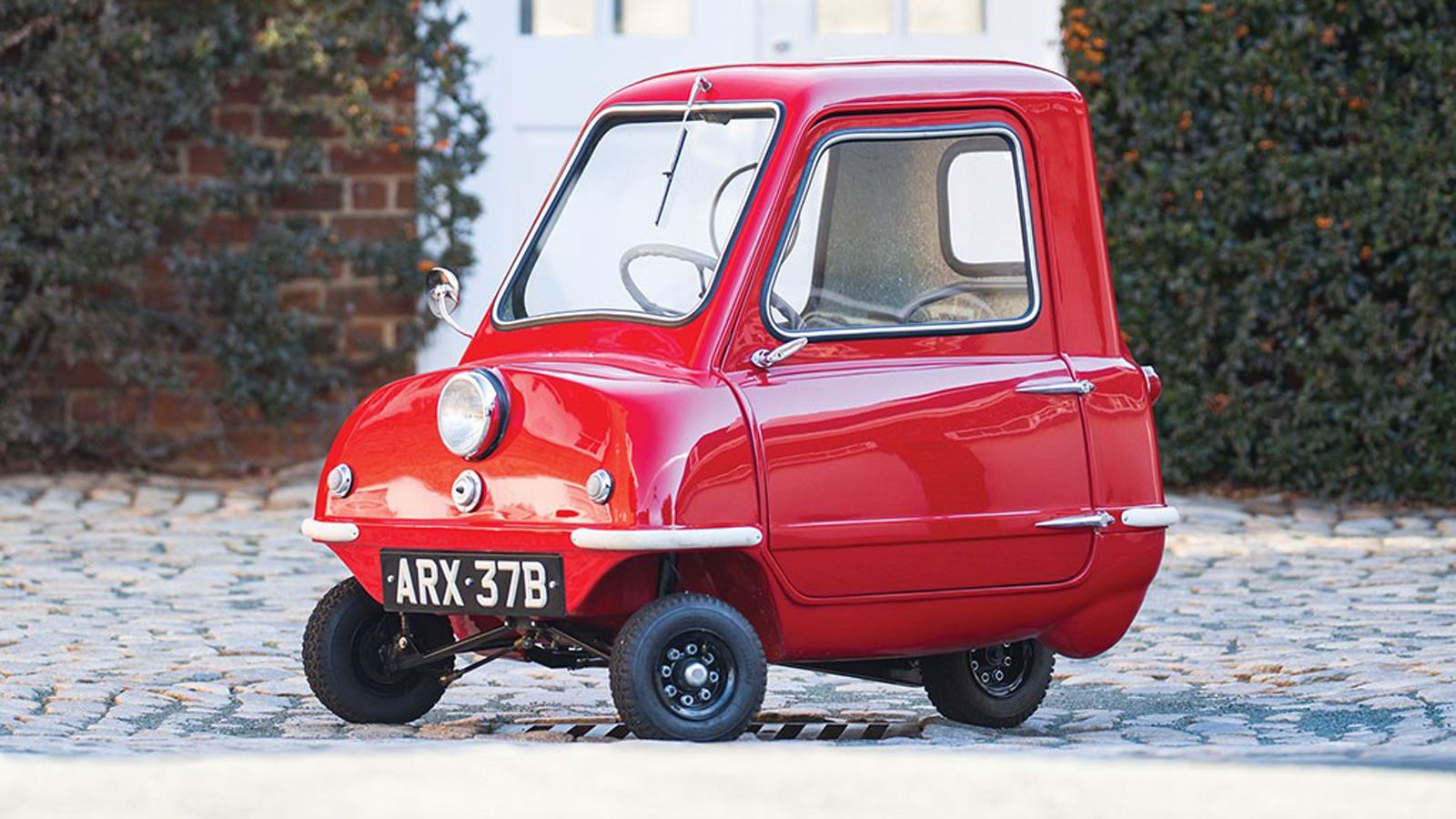 Το Σαββατοκύριακο που μας πέρασε, ο οίκος RM Sotheby`s διοργάνωσε μια δημοπρασία. Ανάμεσα στα αυτοκίνητα που πουλήθηκαν, ήταν και το Peel P50, το μικρ