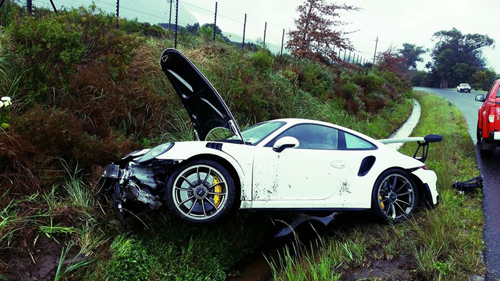 Μια από τις λίγες Porsche 911 GT3 RS PDK ενεπλάκη σε ατύχημα στη Νότιο Αφρική, με την κατάληξη που βλέπετε στην εικόνα.