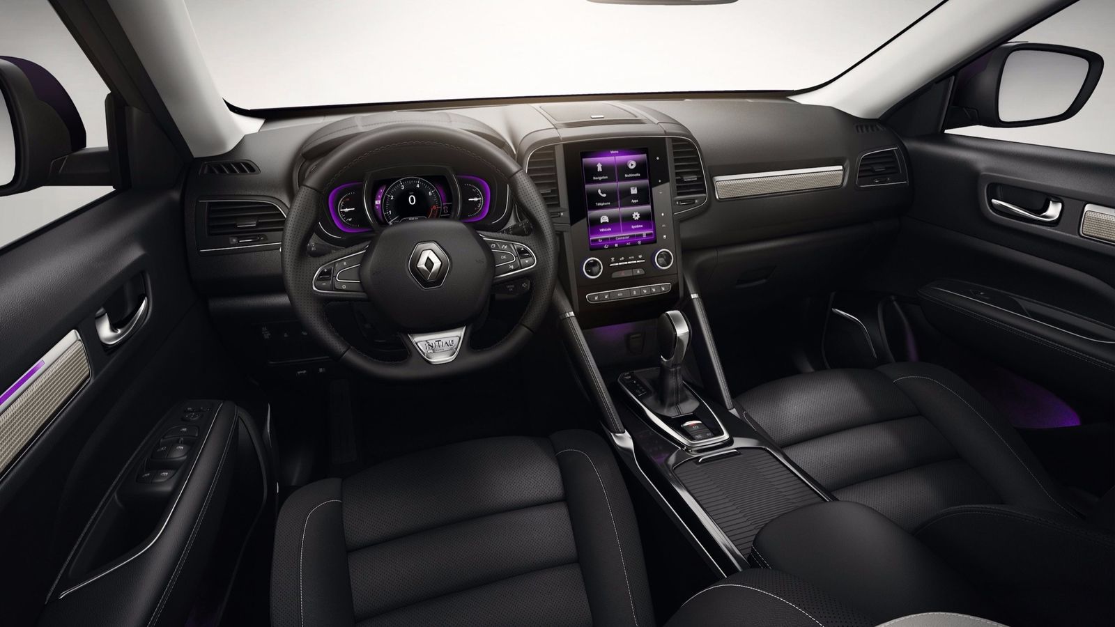 Στο στάνταρ εξοπλισμό το νέου μοντέλου περιλαμβάνεται ταπετσαρία από δέρμα Nappa, θερμαινόμενα καθίσματα και σύστημα infotainment R-Link 2 με οθόνη αφ