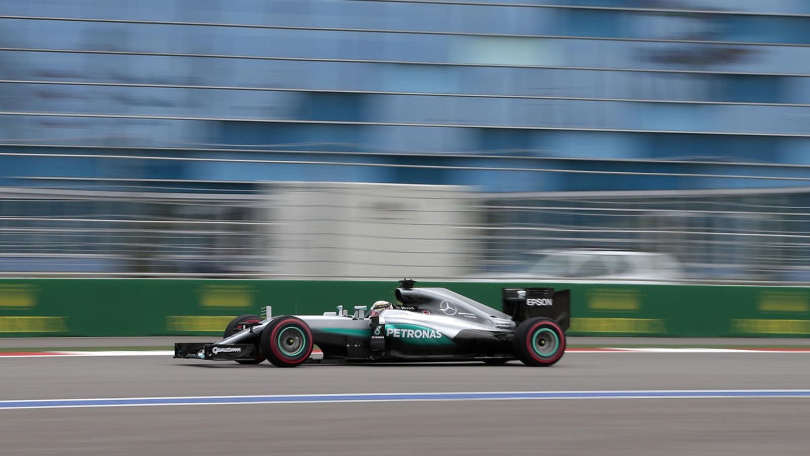 Ασταμάτητος μοιάζει ο Rosberg, καθώς έκανε το 4 στα 4 στο Sochi.