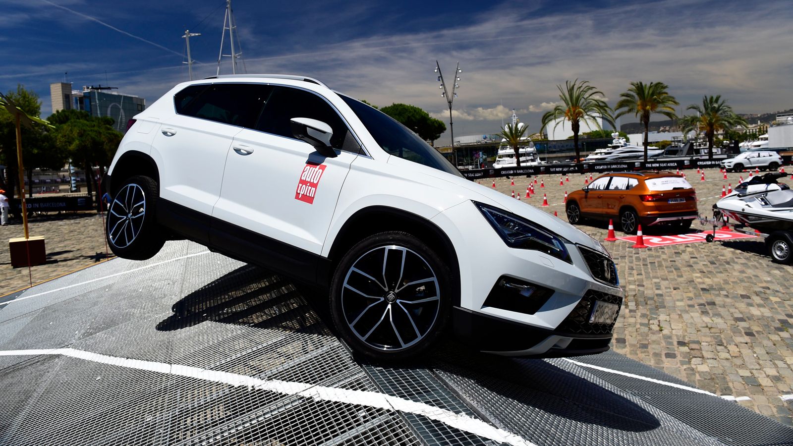 To Ateca μοιάζει εν πολλοίς με το Leon, καθώς το εμπρός μέρος παραπέμπει ποικιλοτρόπως σε αυτό.