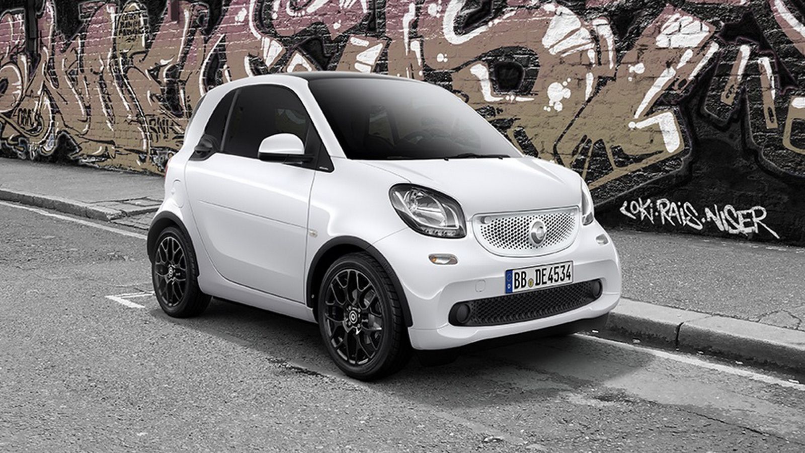 Τα μοντέλα Edition White, με εξαίρεση τους τροχούς, είναι τελείως λευκά εξωτερικά, από τα πάνελ και τη μάσκα, μέχρι τον κλωβό. Αντίθετα, τα Edition Bl