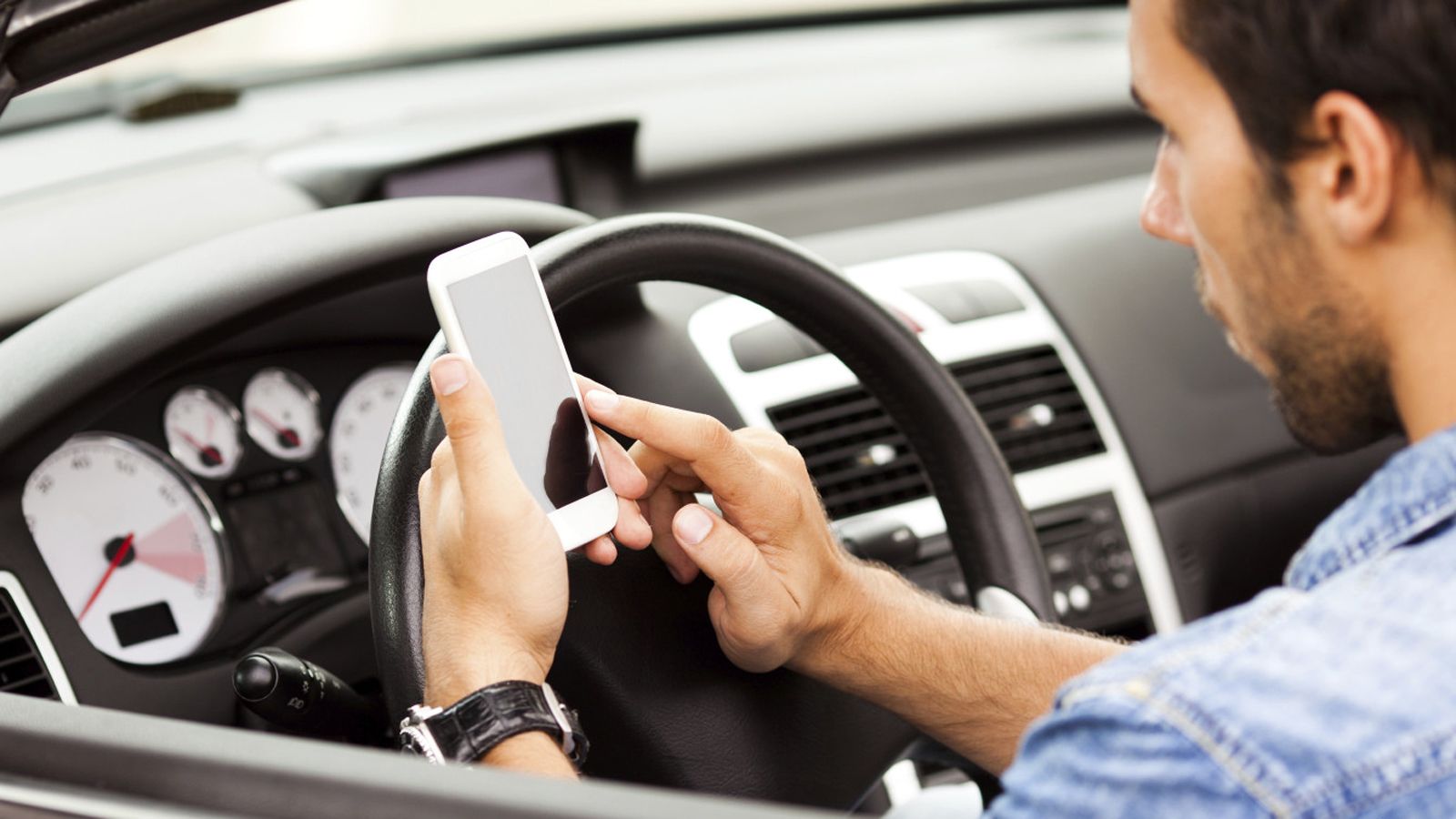 Το «textalyzer» δεν θα είναι σε θέση να διαβάσει τις επαφές ή το περιεχόμενο των μηνυμάτων, αλλά θα «μαρτυρήσει» τα πάντα στους αστυνομικούς.