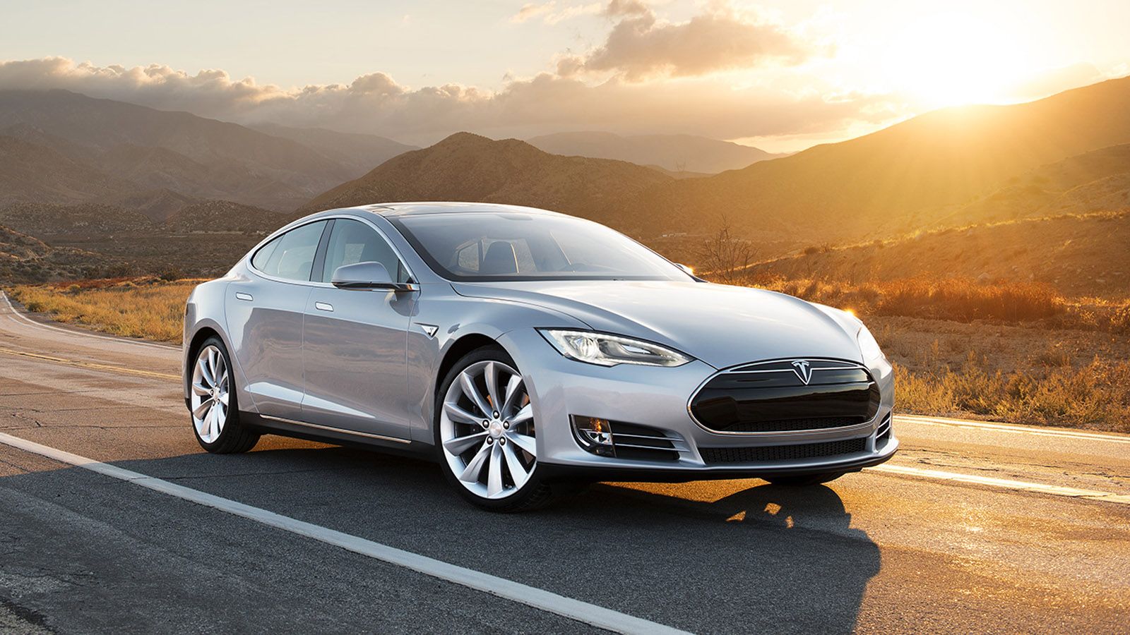 Η απόδοση του Tesla Model S κυμαίνεται από   320 έως 538 ίππους και από 440 Nm έως 967 Nm ροπής. 