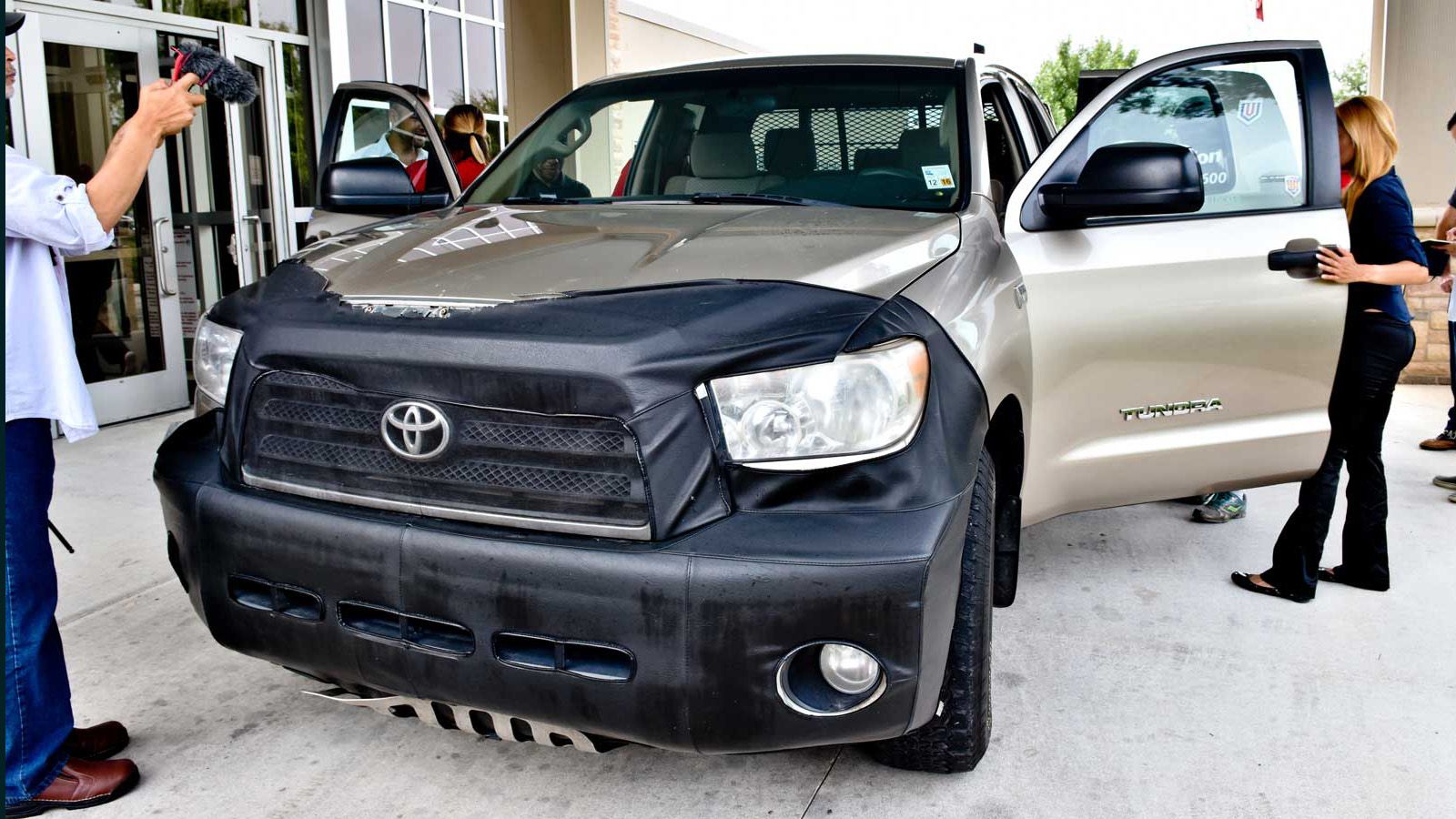 Αυτό είναι το Toyota Tundra που έκανε κάτι παραπάνω από 1.600.000 χλμ. με το ίδιο μοτέρ και το ίδιο κιβώτιο ταχυτήτων.