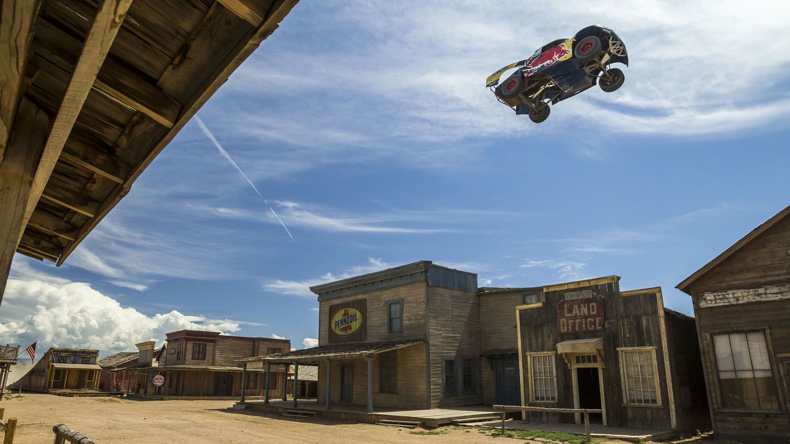 Διανύοντας στον αέρα απόσταση 115,6 μέτρων, ο Bryce Menzies κατάφερε να κάνει νέο παγκόσμιο ρεκόρ άλματος, κερδίζοντας επάξια μια θέση στο βιβλίο Guin