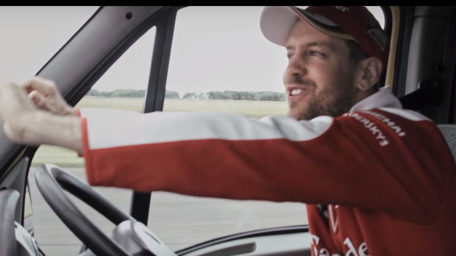 Μπορεί ο Vettel οδηγώντας ασθενοφόρο να είναι πιο γρήγορος από τον οδηγό ενός ασθενοφόρου με Ferrari αυτή τη φορά;