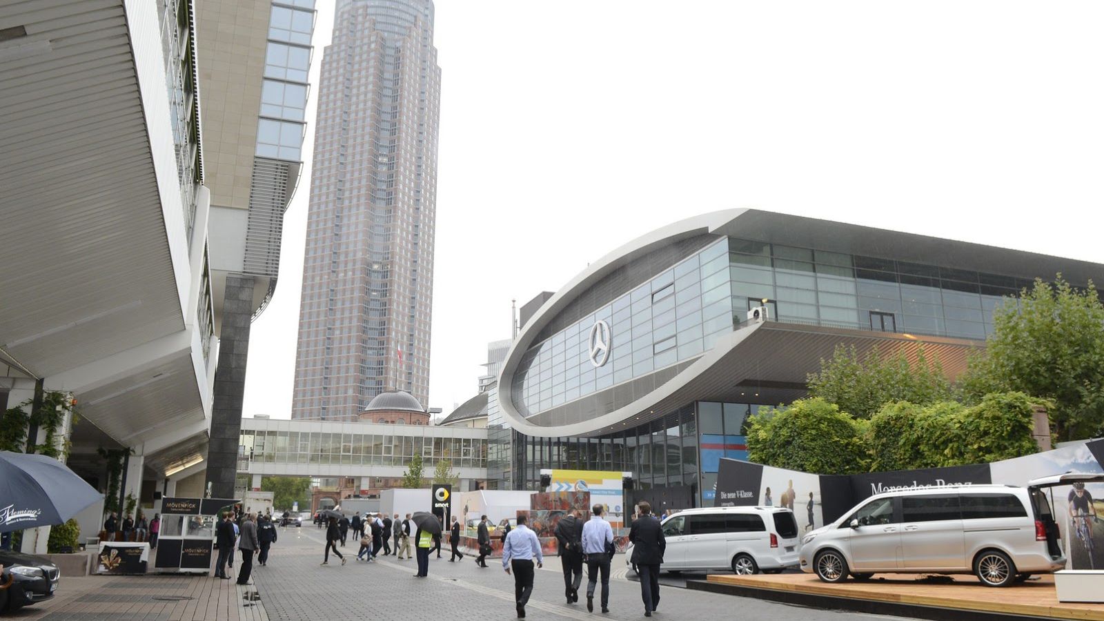 Η έκθεση της Φρανκφούρτης γίνεται κάθε δύο χρόνια εναλλάξ με αυτή του Παρισιού.