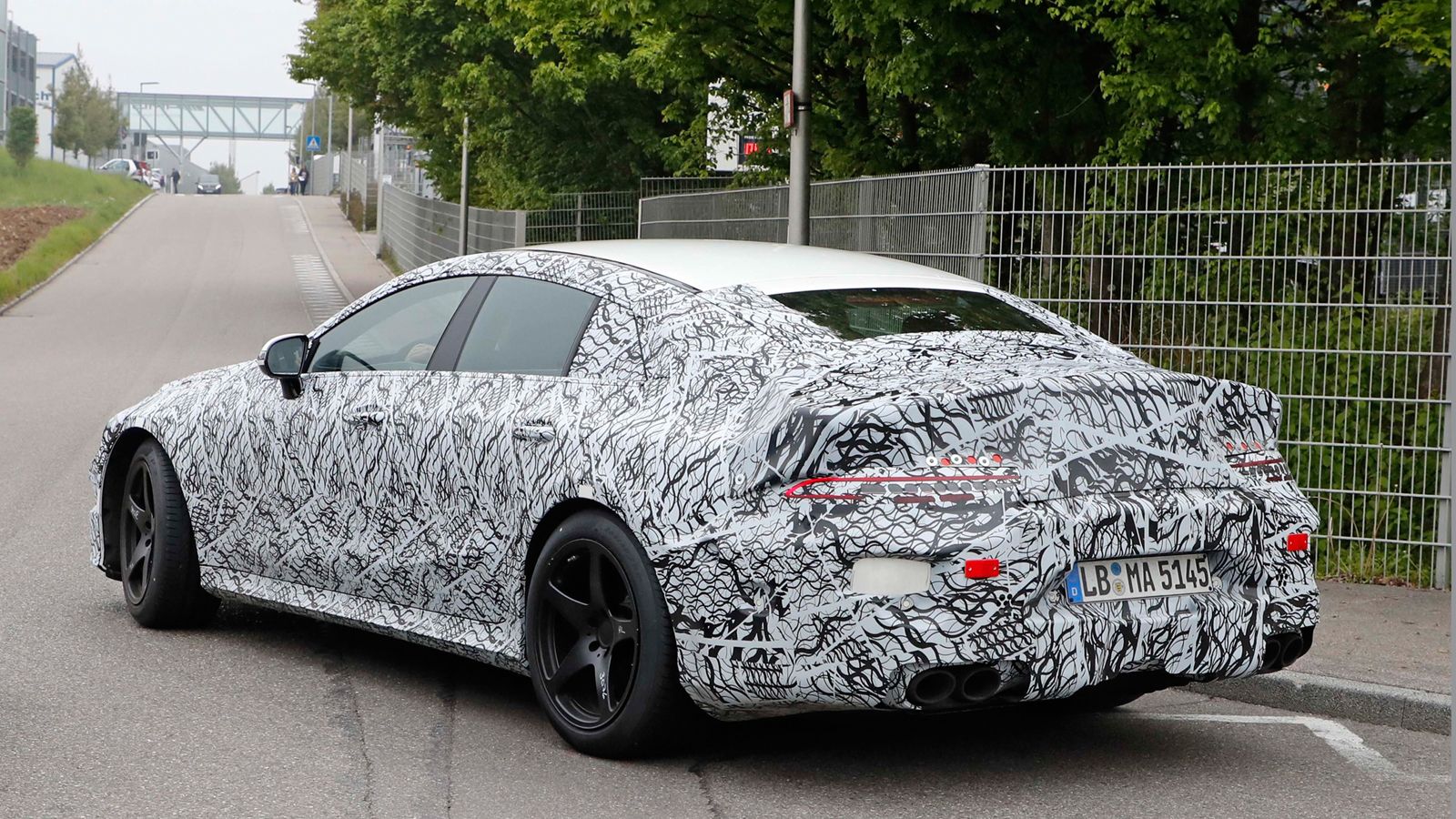 Επειδή θα αντιμετωπίσει αντιπάλους όπως η Porsche Panamera, η Mercedes επέλεξε να κινηθεί σε hatchback μονοπάτια αντί για την κλασσική σεντάν προσέγγι