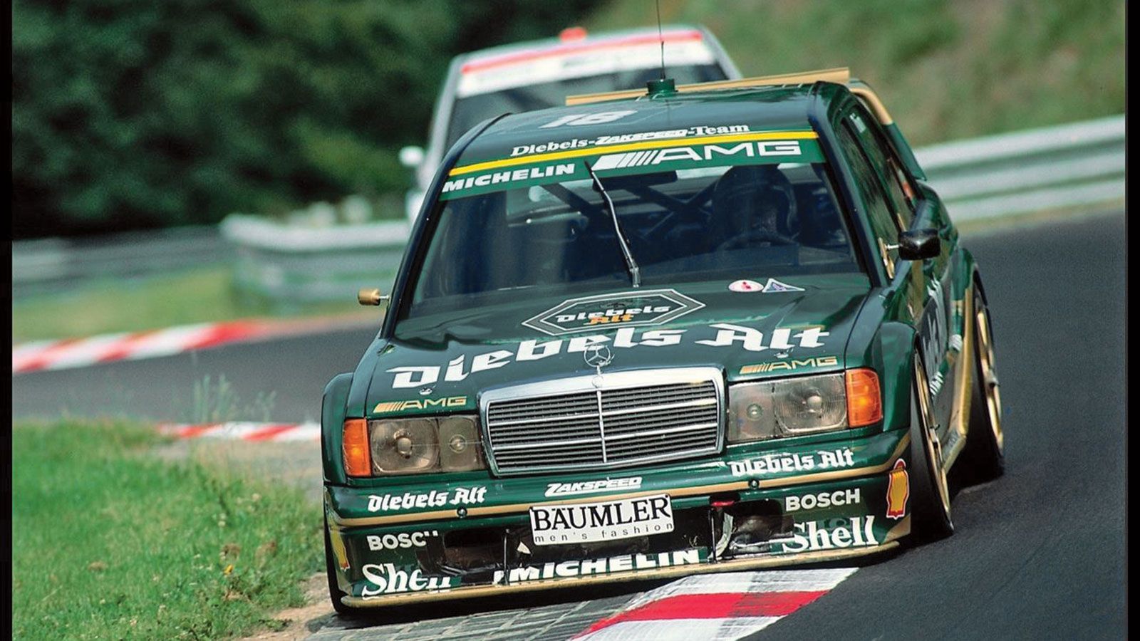 Χάρη στη συνεργασία της με την AMG, η Mercedes-Benz κατάφερε πολλές επιτυχίες στα Πρωταθλήματα Τουρισμού.