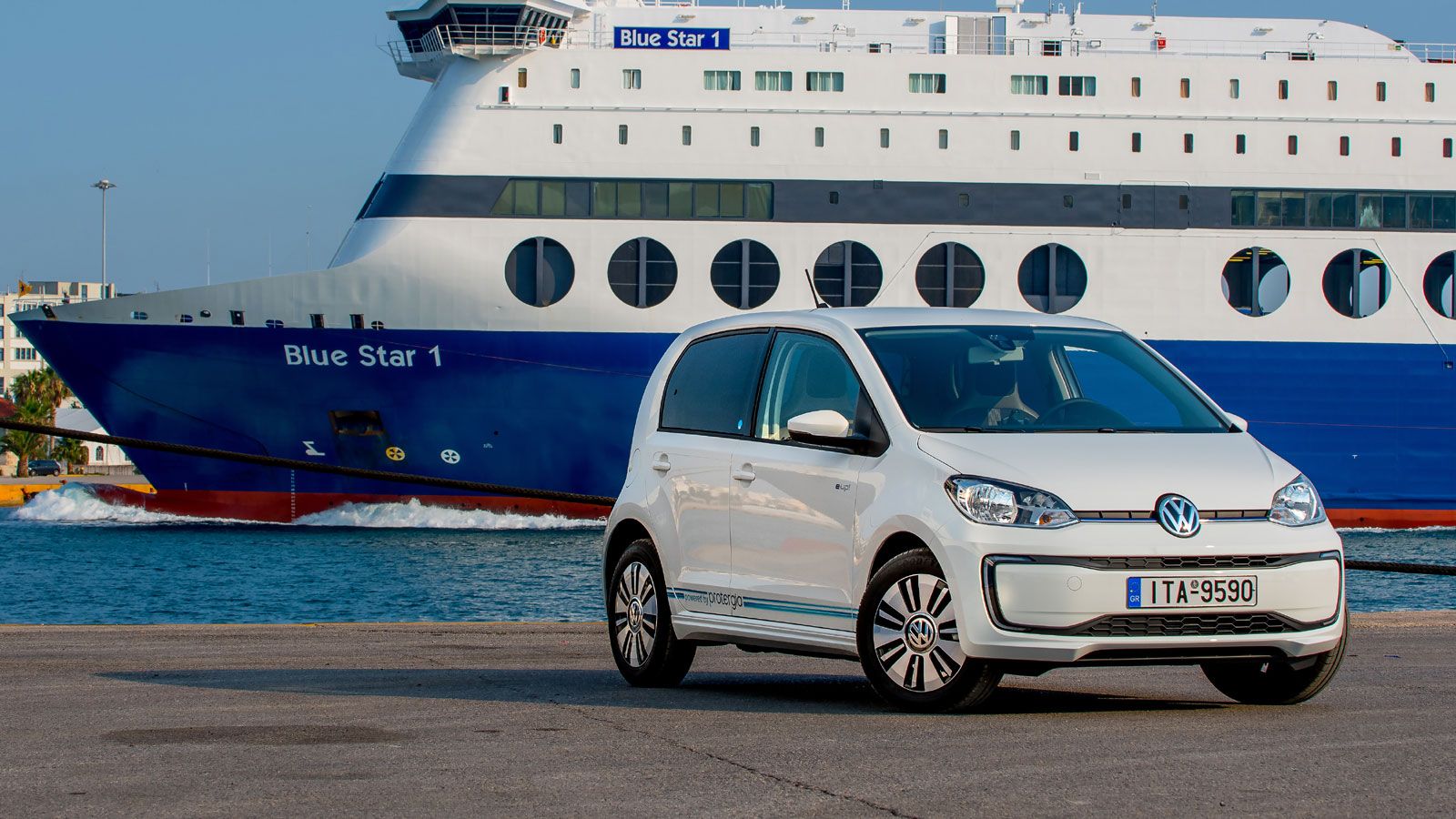 Τo e-up! powered by Protergia διατίθεται για συγκεκριμένο αριθμό αυτοκινήτων στην προνομιακή τιμή των 19.950 ευρώ από την αρχική των 28.250 ευρώ και μ