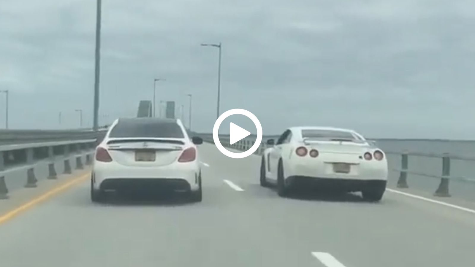 Σε πιο θα ποντάρατε ανάμεσα σε αυτά τα δύο supercars;