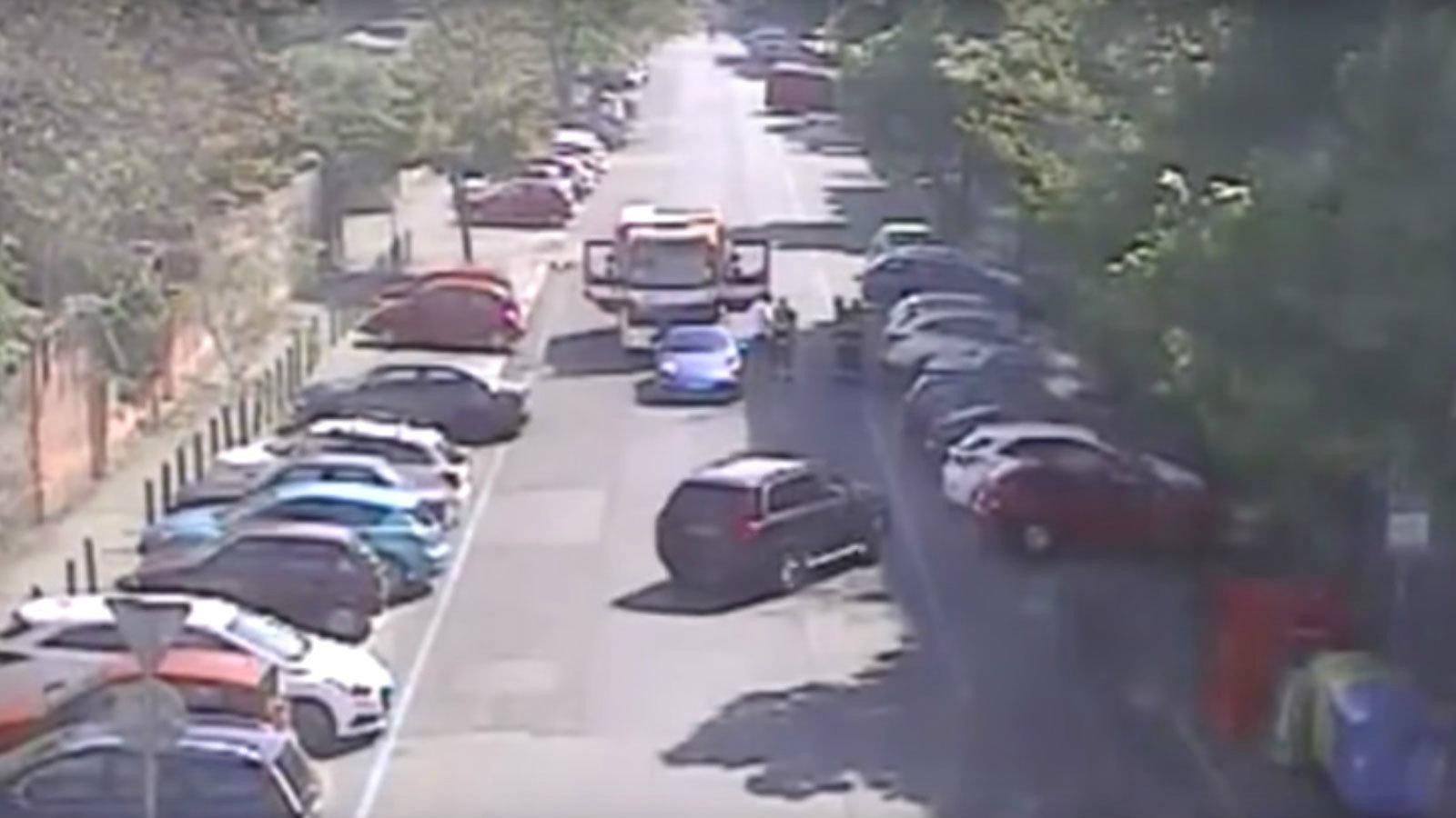 Ένα πρωτόγνωρο περιστατικό με πρωταγωνιστές τους πυροσβέστες που επέβαιναν σε ένα όχημα της υπηρεσίας τους και ένα οδηγό μια Porsche 911, έλαβε χώρα σ