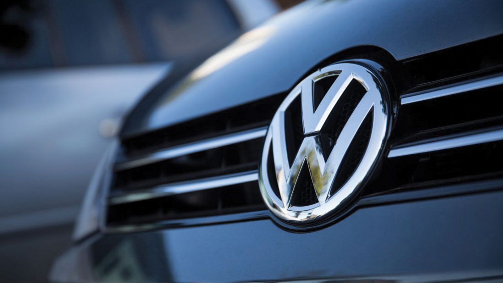 Η νέα ενέργεια που ανακοίνωσε η VW αφορά τη συμμετοχή σε διαγωνισμό με έπαθλο 10 service λιπαντικών, 10 δωροεπιταγές των 100 ευρώ και 3 ρολόγια Volksw