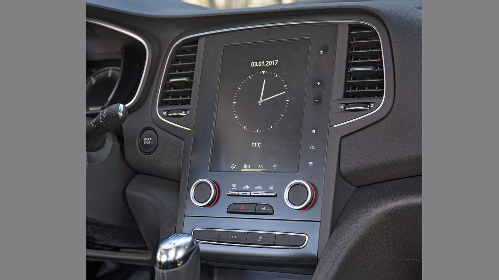 Θυμίζει tablet η οθόνη αφής στο ταμπλό.