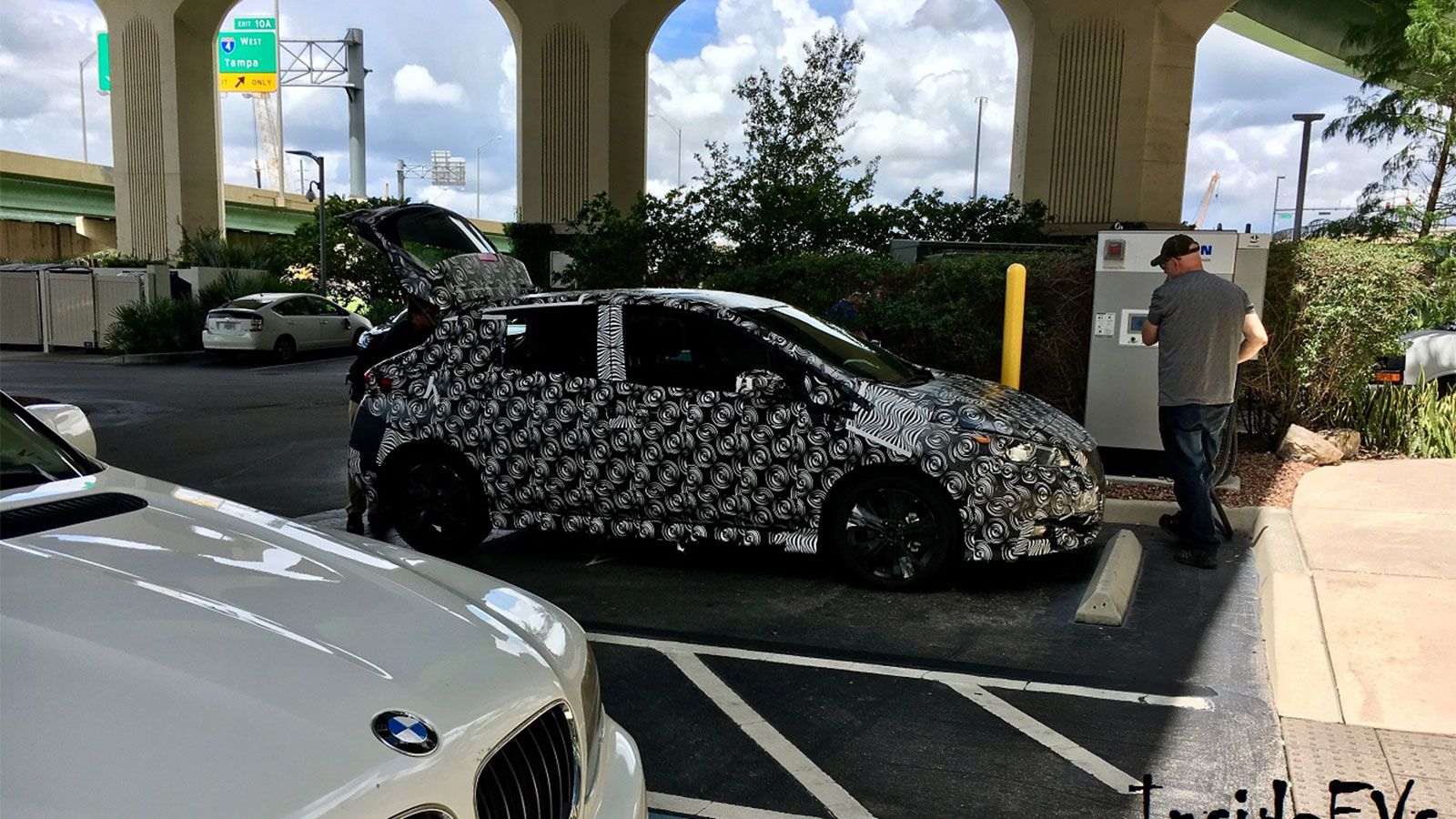 Νέες εικόνες του επερχόμενου Nissan Leaf ήρθαν στο φως της δημοσιότητας.
