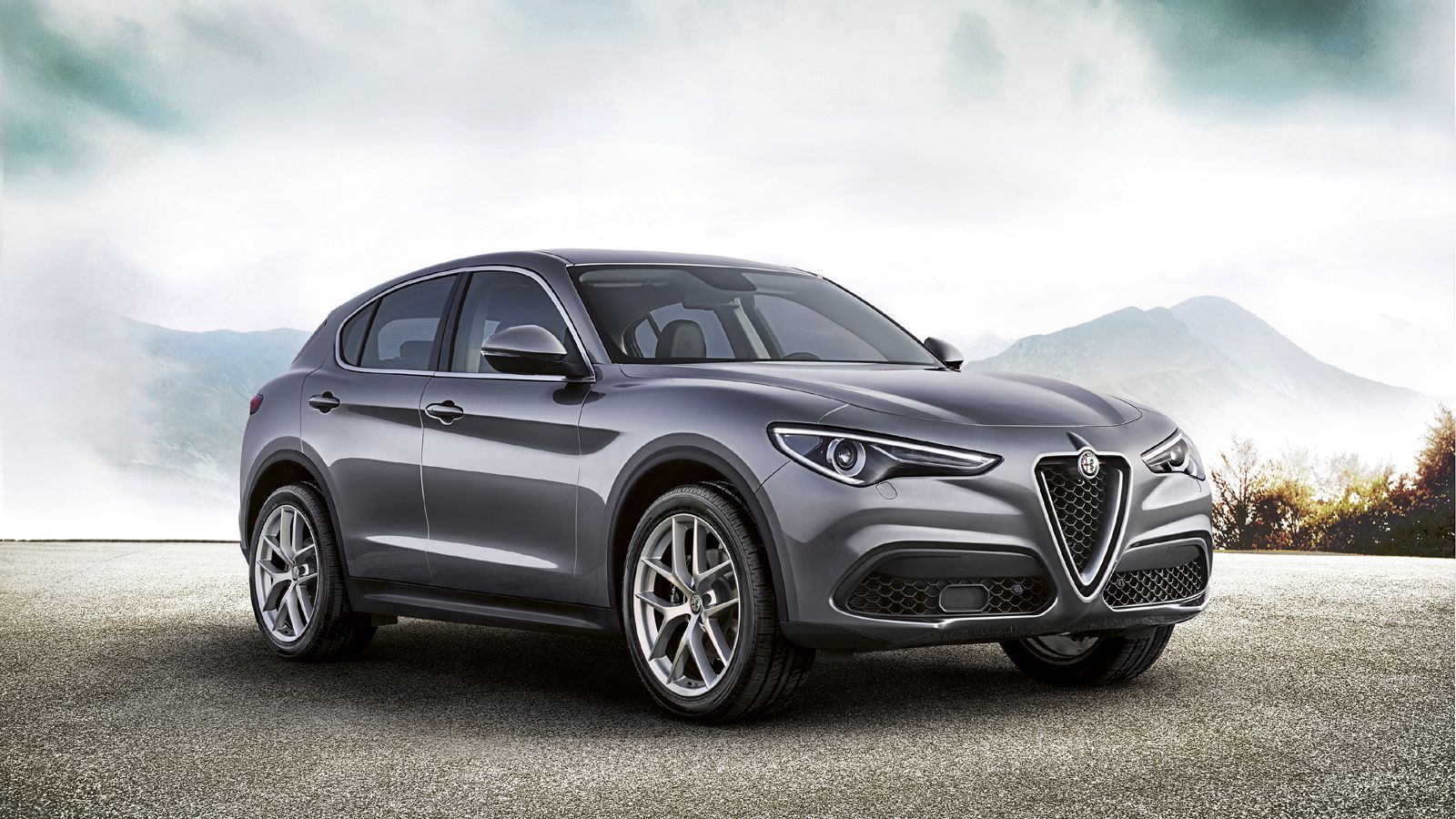 Το εξωτερικό της συναρπαστικής Stelvio First Edition έχει ως κύριο χαρακτηριστικό το ελκυστικό στυλ που εκφράζει με απόλυτο τρόπο πόσο σωστά εναρμονισ