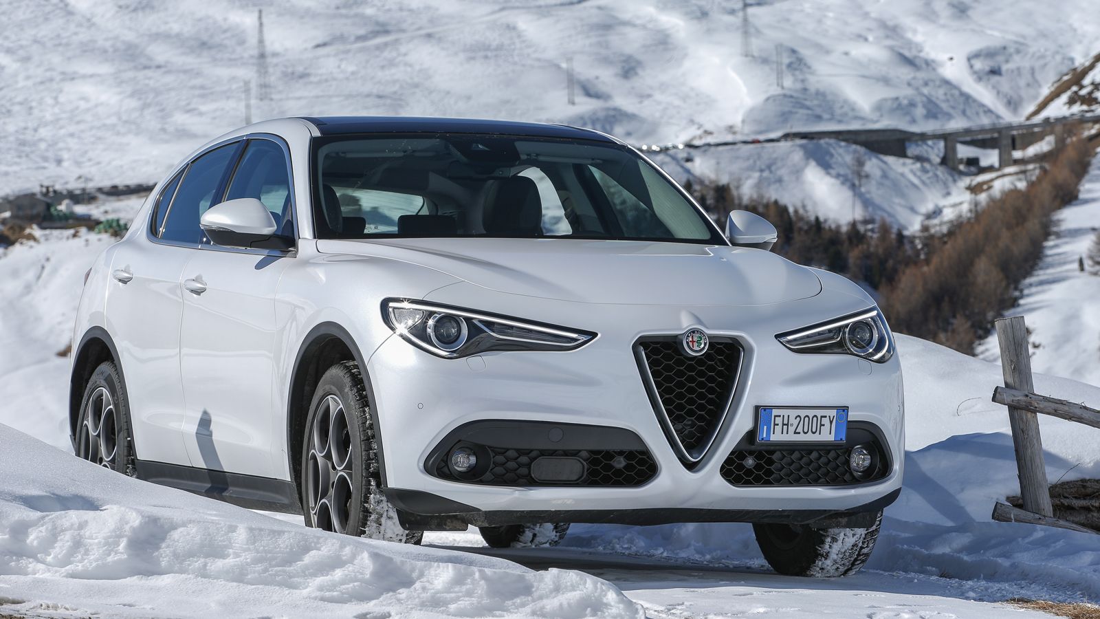 Η Alfa Romeo Stelvio με το turbodiesel σύνολο των 2,2 λίτρων κοστίζει 57.000 ευρώ. Έχει ισχύ 180 ίππων και ροπή 450 Nm, ενώ η κίνηση μεταφέρεται στον 