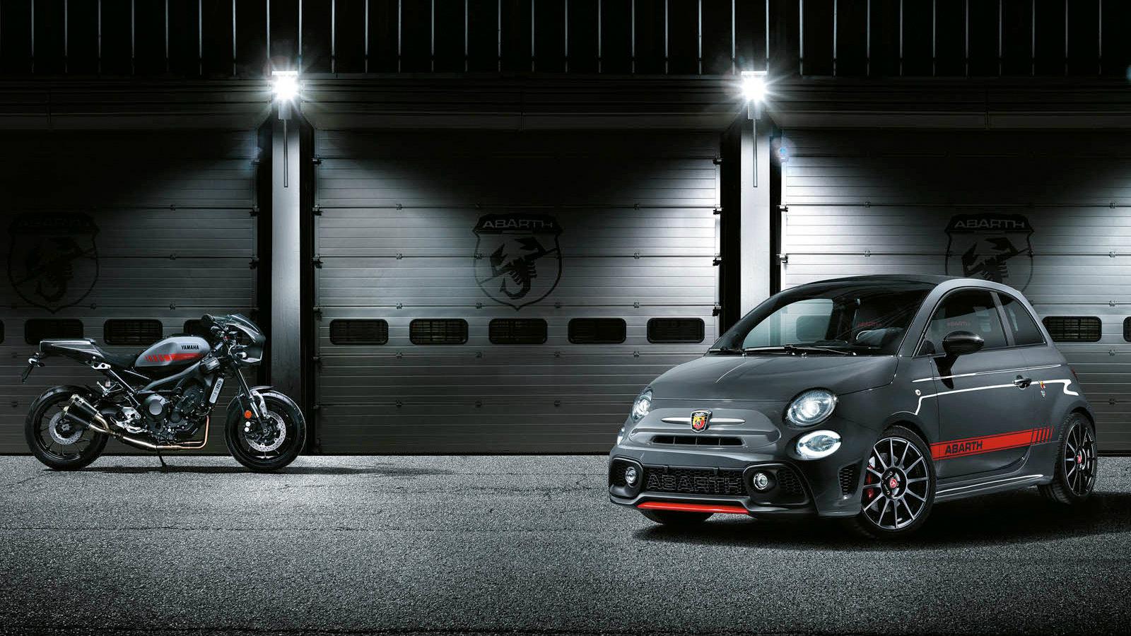 Το Abarth 695 XSR είναι η ειδική έκδοση περιορισμένης παραγωγής, που δημιουργήθηκε για τον εορτασμό της συνεργασίας με το αγωνιστικό τμήμα MotoGP της 