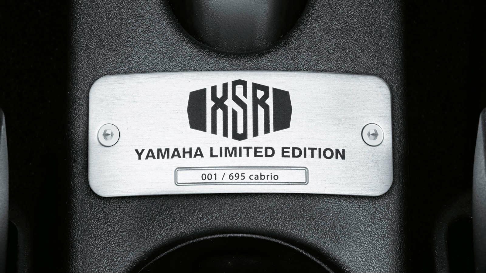 Μόνο 695 μονάδες κάμπριο και άλλες 695 μονάδες hatchback του 695 XSR θα διατεθούν παγκοσμίως.