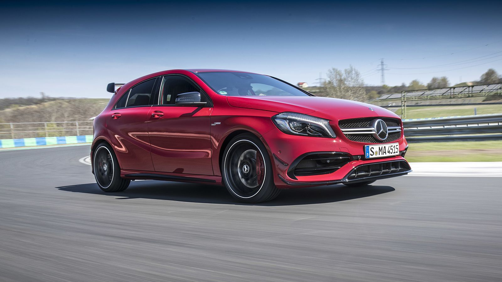Το 2013 η AMG είχε κάνει ρεκόρ με 32.000 πωλήσεις. Από τότε έχει εμπλουτίσει δραματικά τη γκάμα της, δημιουργώντας δημοφιλή μοντέλα όπως οι A 45 και C
