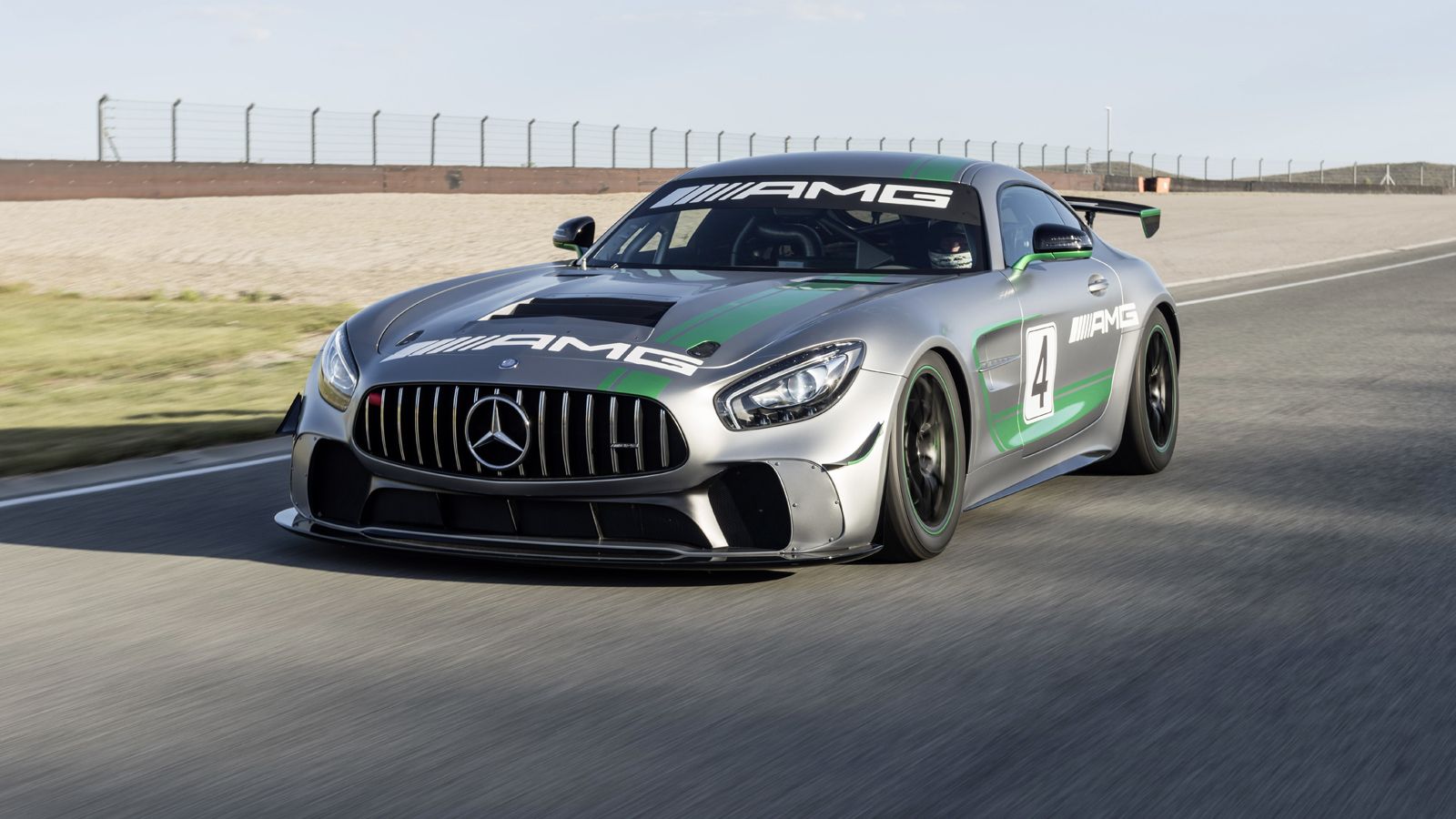 Η Mercedes-AMG παρουσίασε την αγωνιστική GT4 στον 24ώρο αγώνα του Spa-Francorchamps. Στηρίζεται στην GT R και όπως λέει και το όνομά της, φτιάχτηκε γι