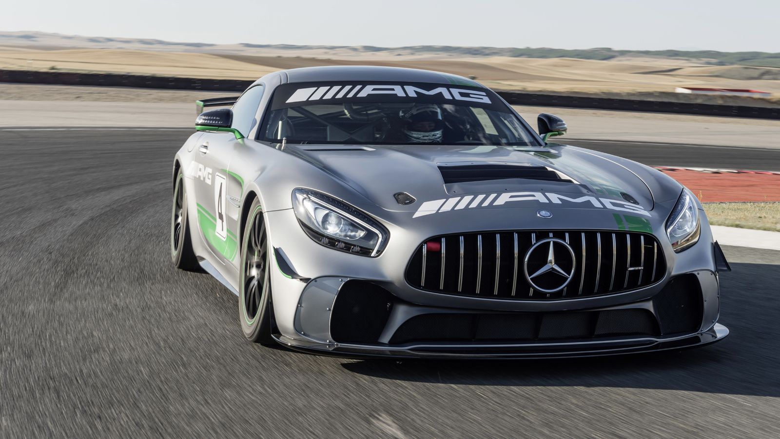 Συναντάμε τον ίδιο 4λιτρο twin-turbo V8 κινητήρα, ο οποίος ρυθμίστηκε ώστε να αποδίδει 510 ίππους ισχύος και 600 Nm ροπής. Συνεργάζεται με εξατάχυτο σ