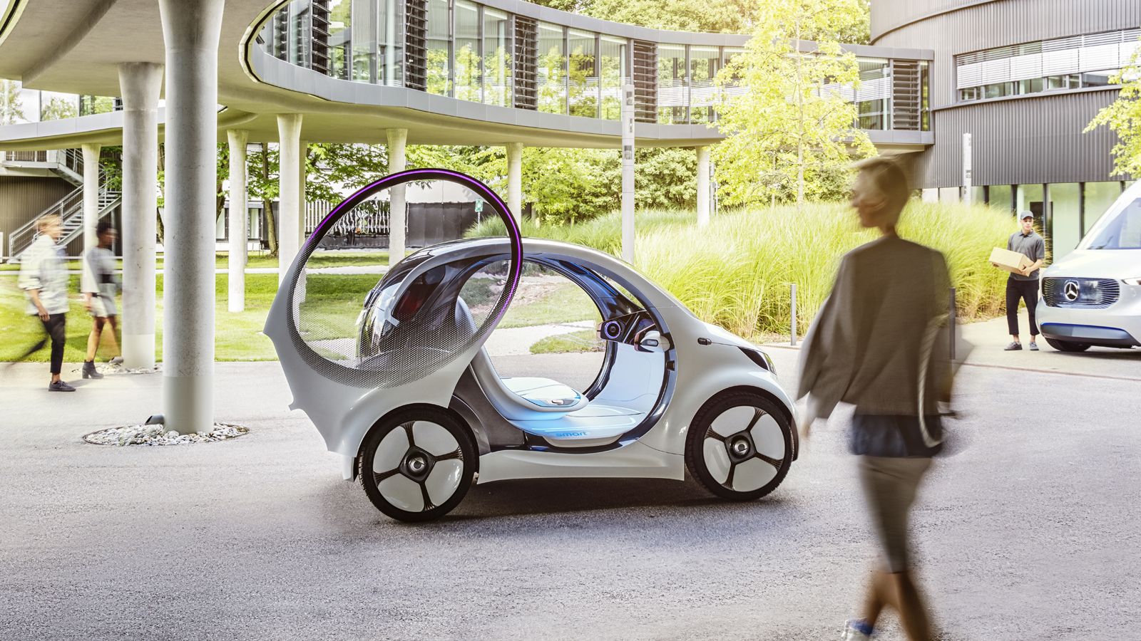 Το vision EQ έχει μήκος ακριβώς όσο και ένα κανονικό smart fortwo, αλλά είναι φορτωμένο με τεχνολογίες που η εταιρεία πιστεύει πως θα αρχίσουν να εμφα