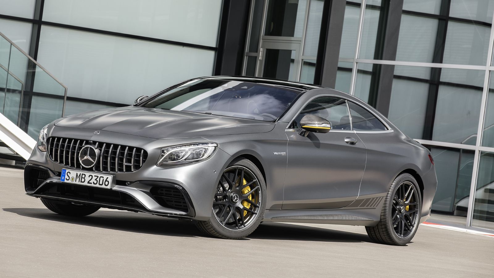 Η Mercedes-Benz θα προσφέρει για έξι μήνες μια σπέσιαλ έκδοση, την κορυφαία Mercedes-AMG S 63 Coupe Yellow Night Edition, η οποία στην «πατρίδα» της τ