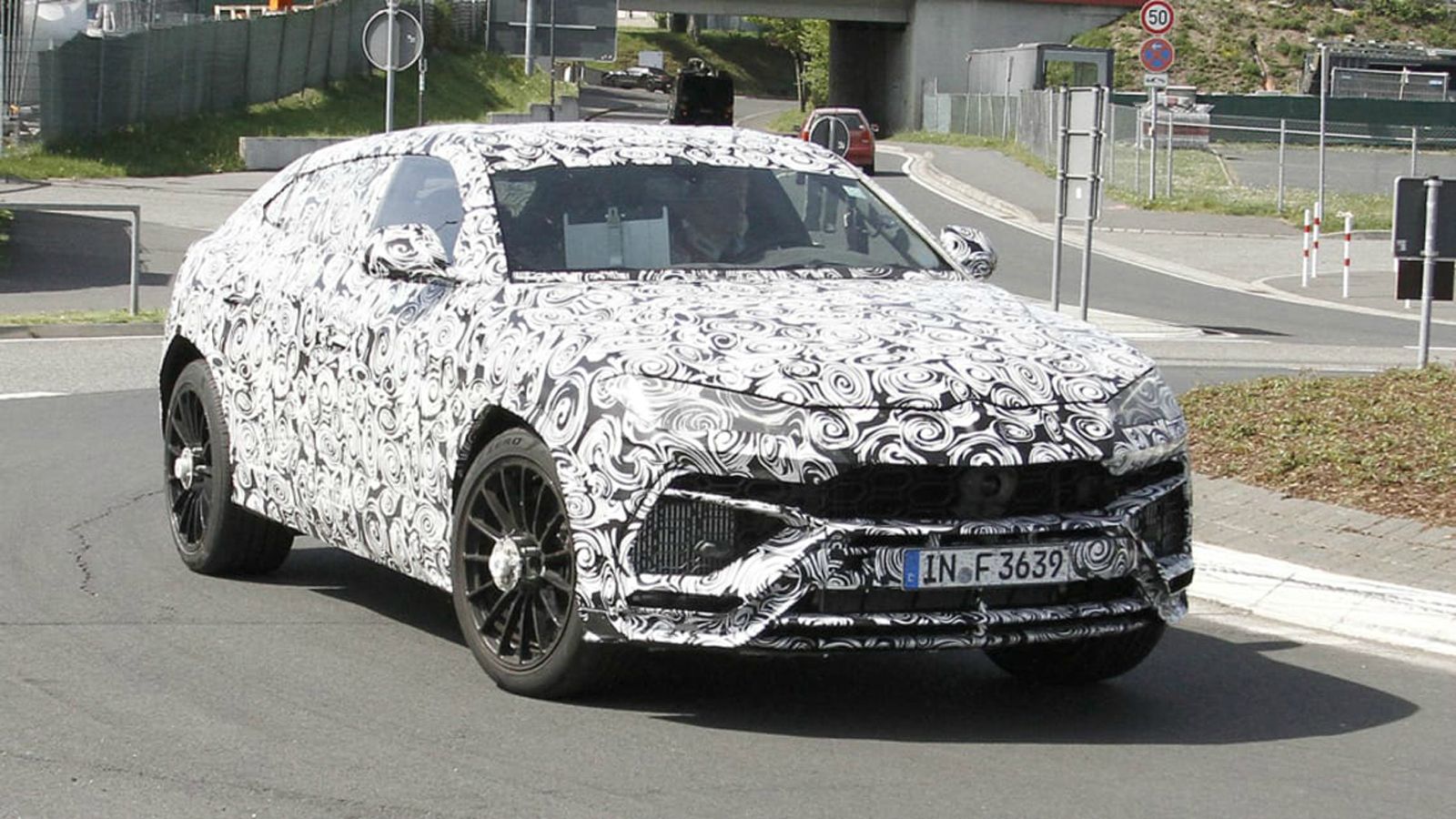 Η Urus είναι το πρώτο SUV που κατασκευάζει η Lamborghini από το 1986.