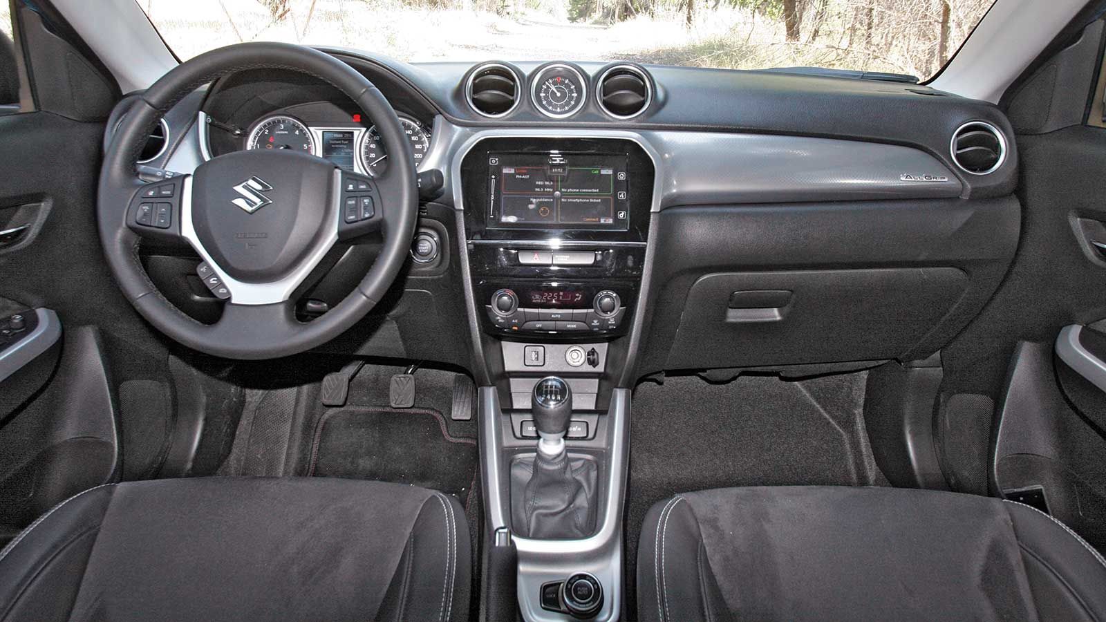 Καλύτερος ο χώρος για τα πόδια στο 
Suzuki το οποίο κερδίζει και στο πορτ-μπαγκάζ. 