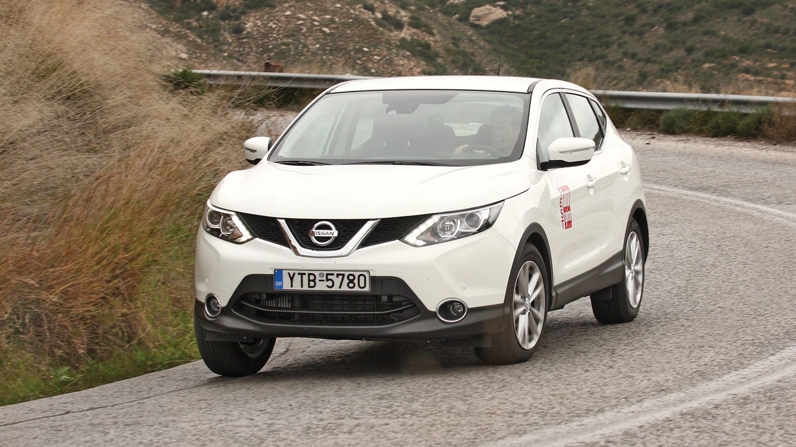 Το Qashqai είναι το πιο άνετο από τα τρία και αυτό είναι το μοναδικό δυνατό του σημείο οδηγικά. 
