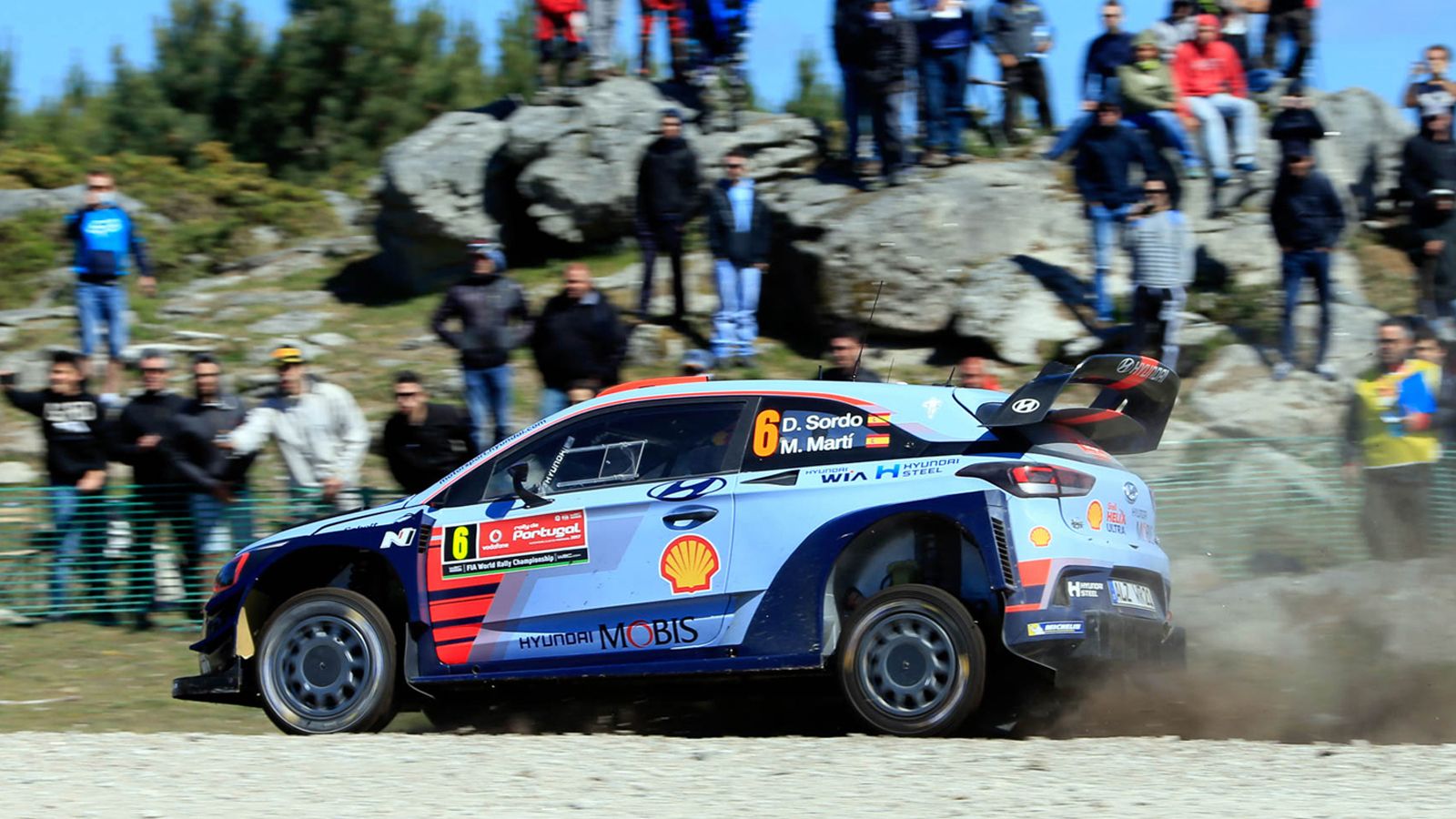 Τρίτος τερμάτισε ο Dani Sordo, όντας πάνω από ένα λεπτό πίσω από τον team-mate, Neuville.